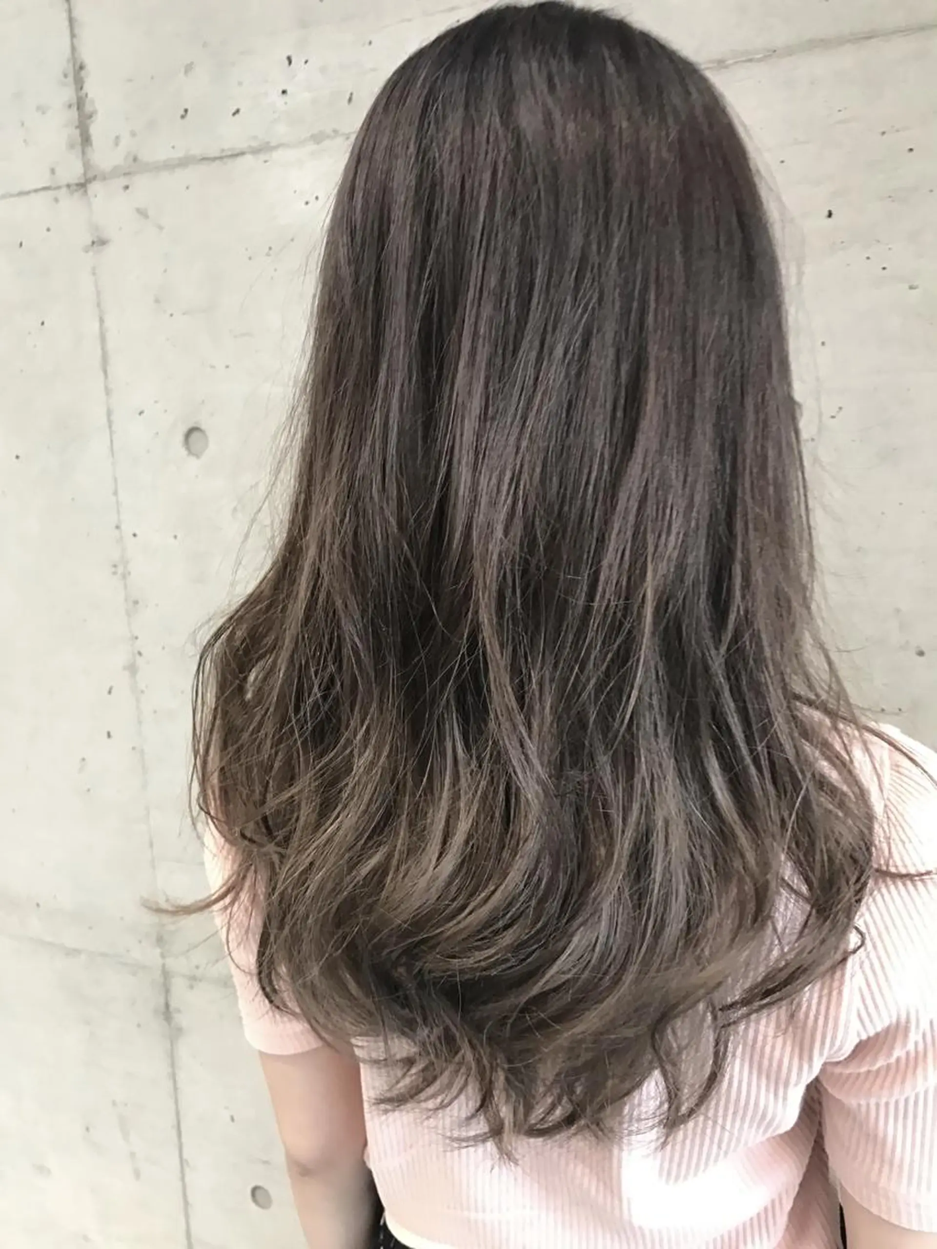 ロング カラー アッシュ アッシュグレー アッシュグレージュ 透明感カラー グラデーションカラー 大栗 佑也  髪質改善のヘアスタイル