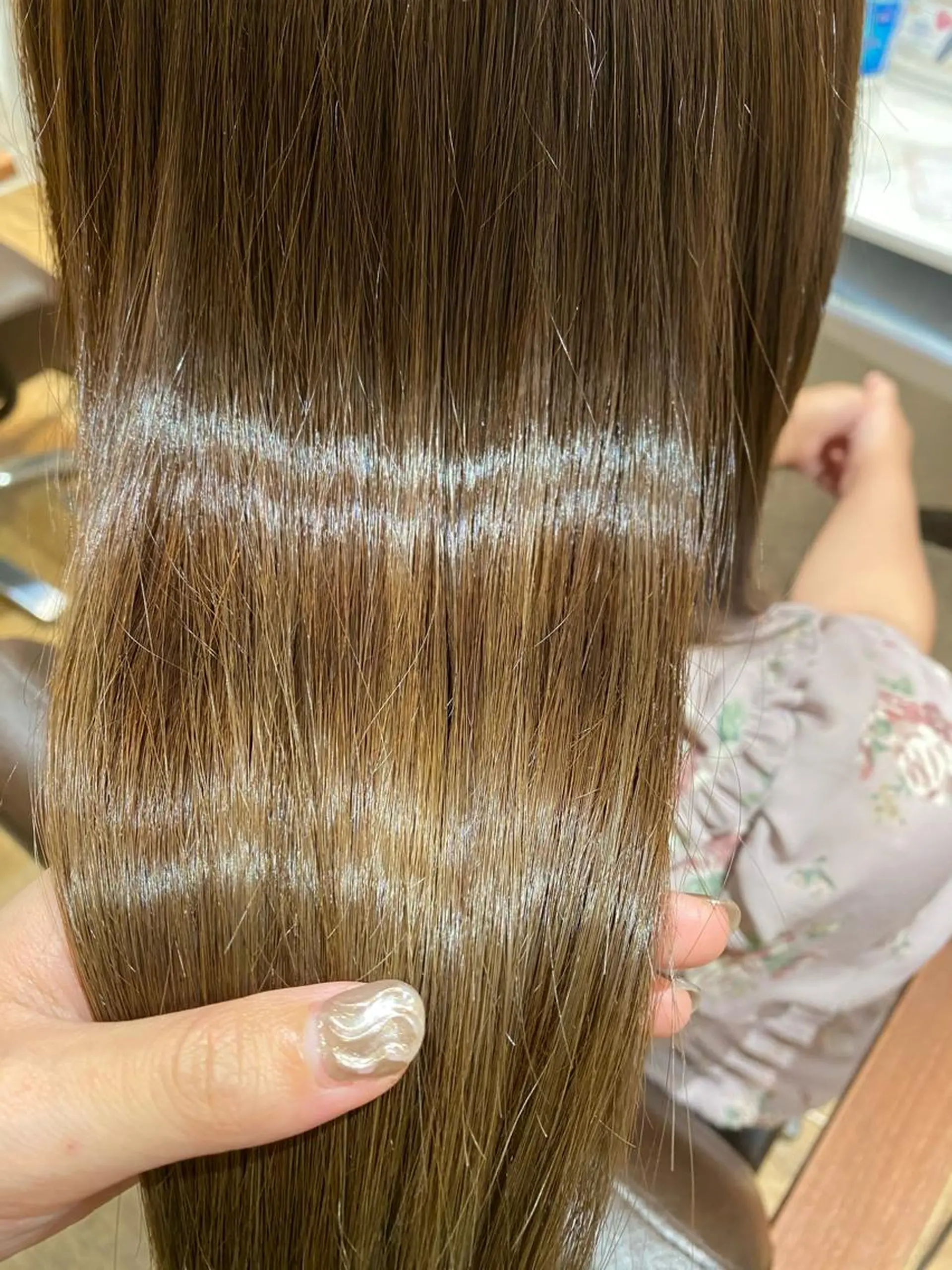 セミロング カラー 新谷 桃子のヘアスタイル