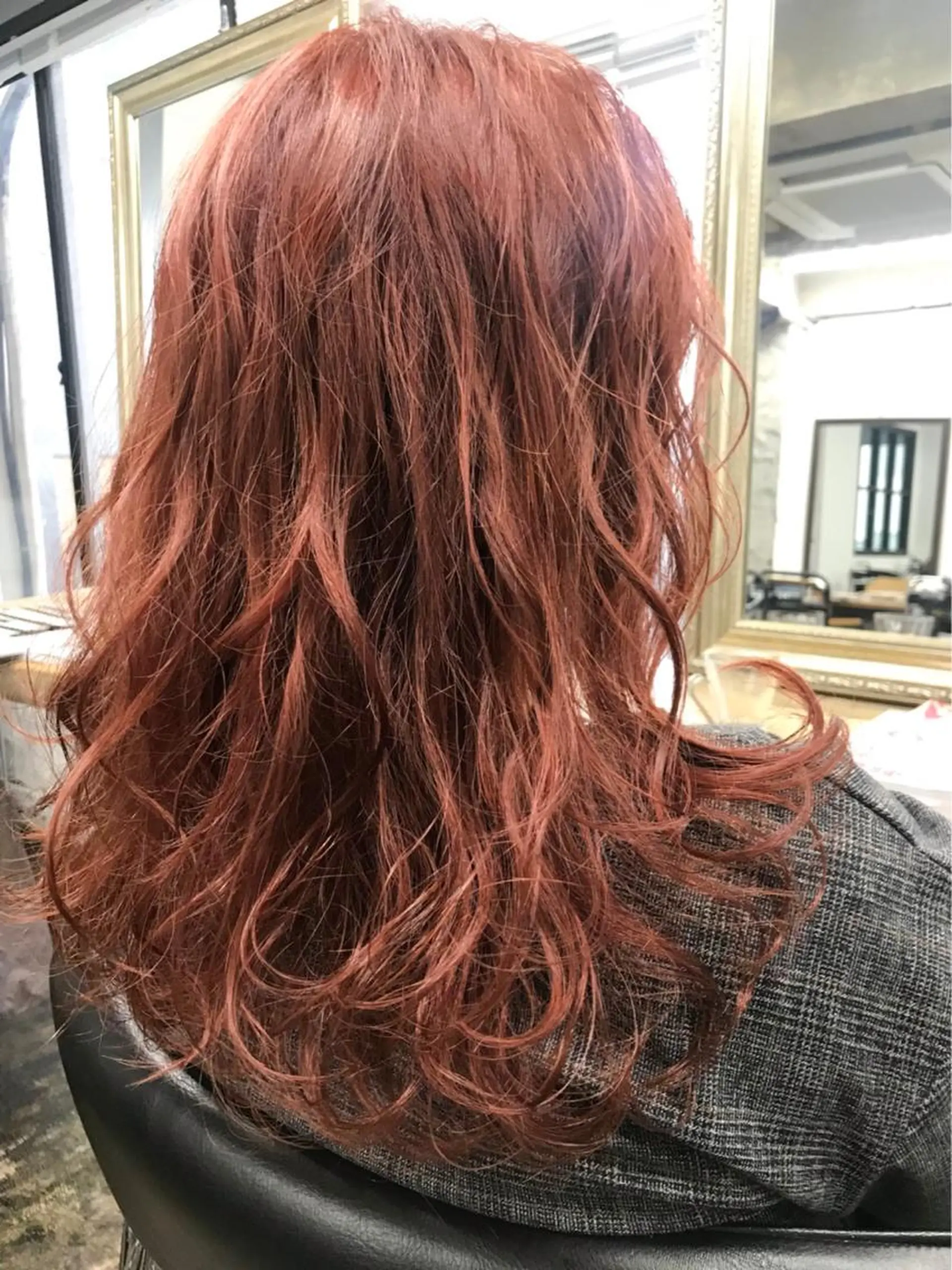 ロング カラー ブリーチ ケアブリーチ ダブルカラー ハイライトカラー イルミナカラー 🔆学生に人気🔆 AEQUITASのヘアスタイル