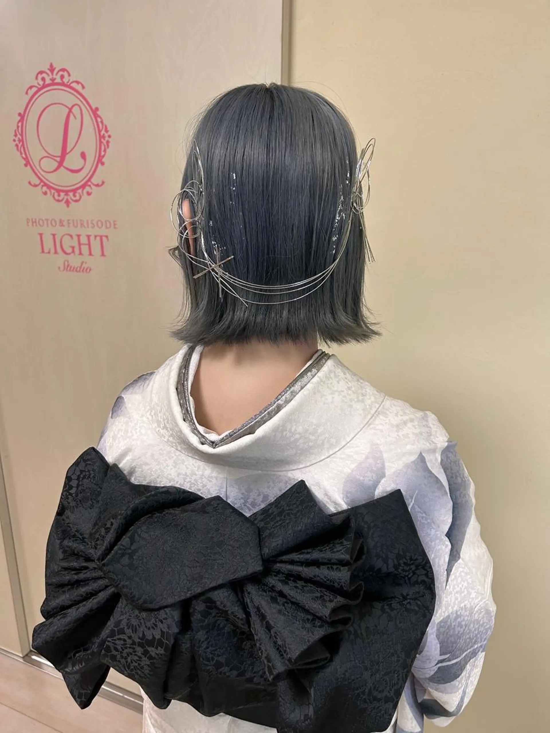 ミディアム ヘアアレンジ 切りっぱなしボブ ボブ ライト写真場所属・タニモト ユイのヘアスタイル