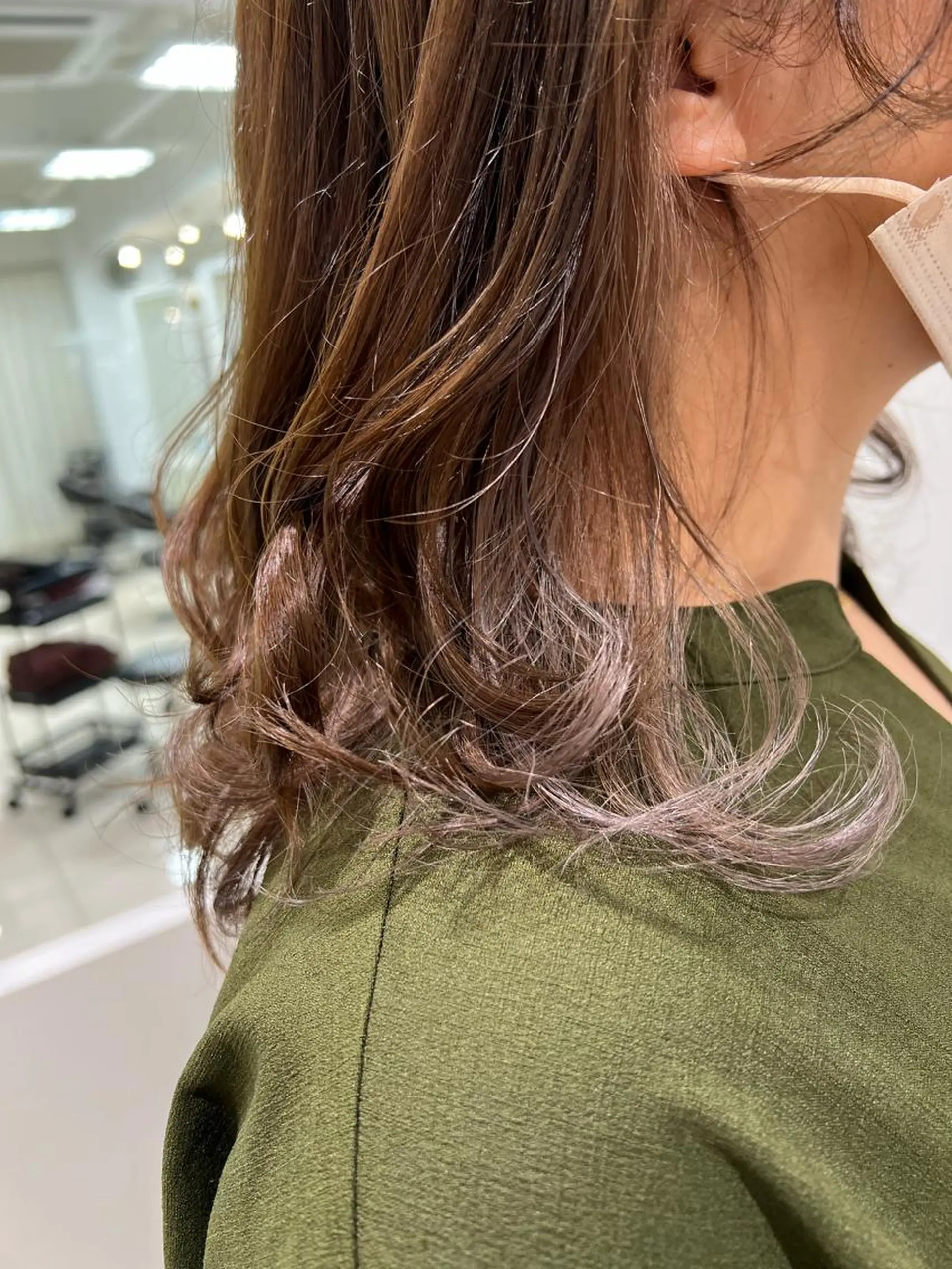 セミロング カラー ベージュカラー イヤリングカラー オリーブベージュ ヘアカラー トリートメント 【暖色カラー特化】 中山由梨のヘアスタイル