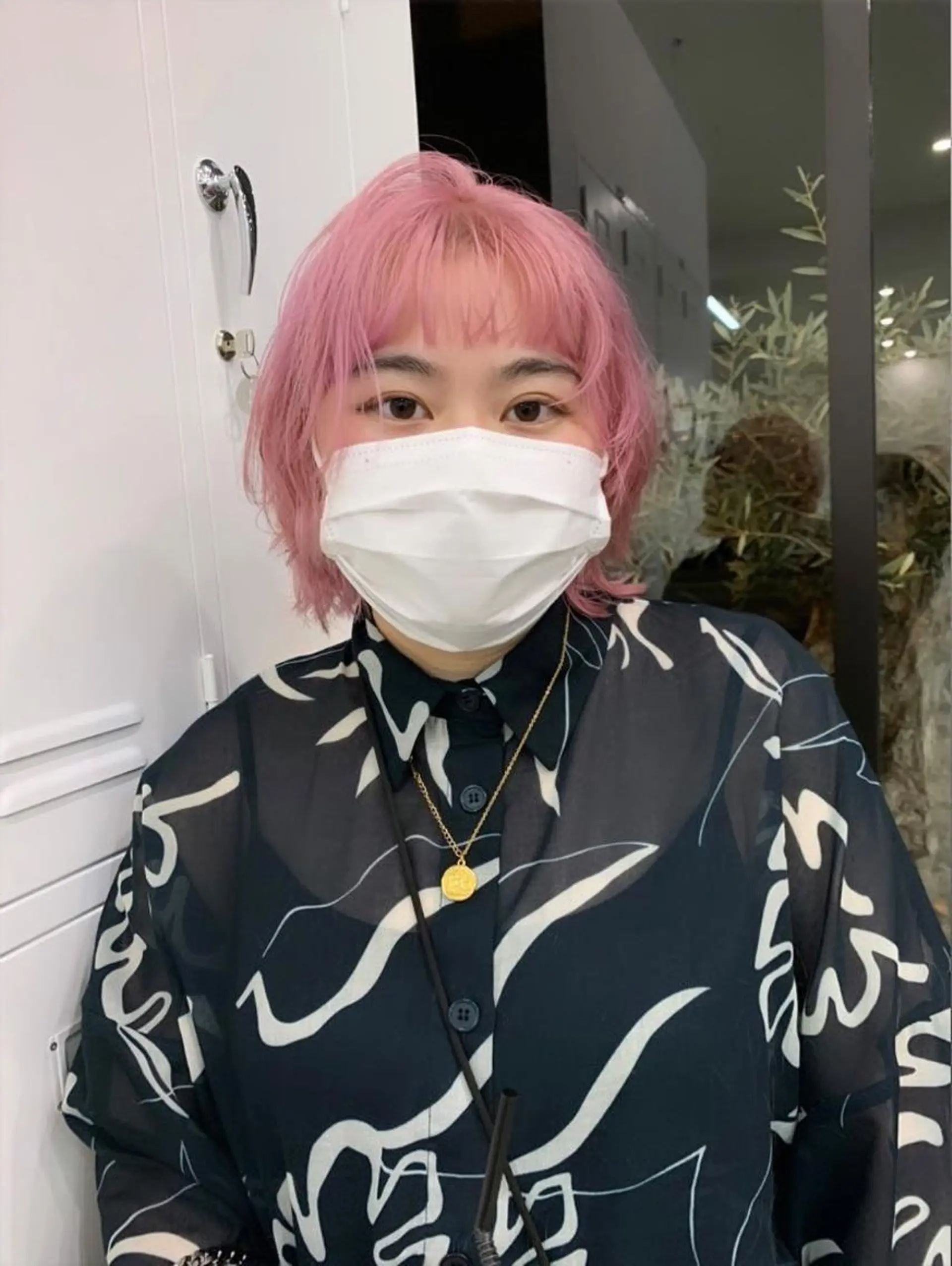 ミディアム カラー ピンクカラー ホワイトピンク YU KIのヘアスタイル