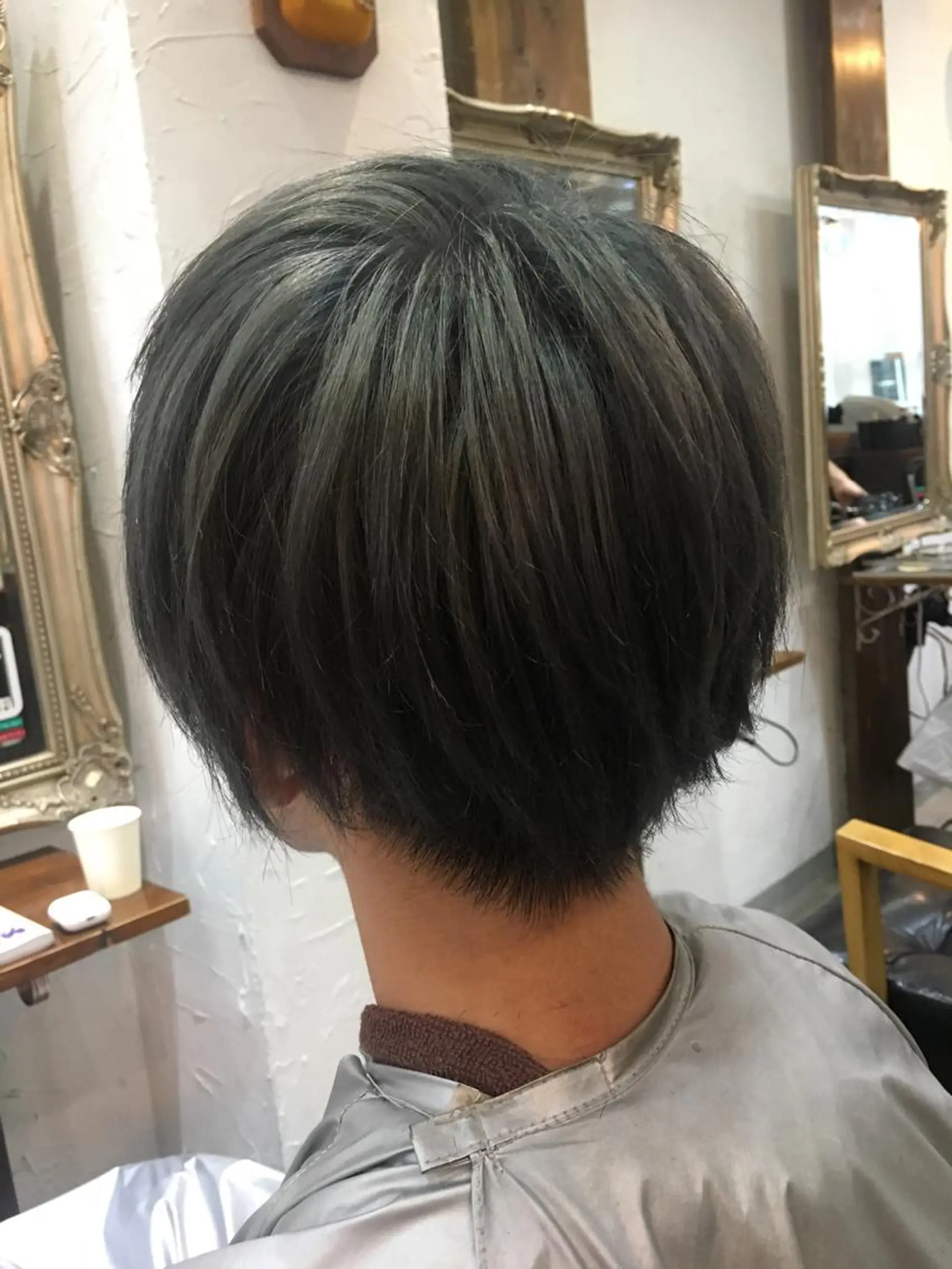 ショート カラー 松田 由紀子のヘアスタイル