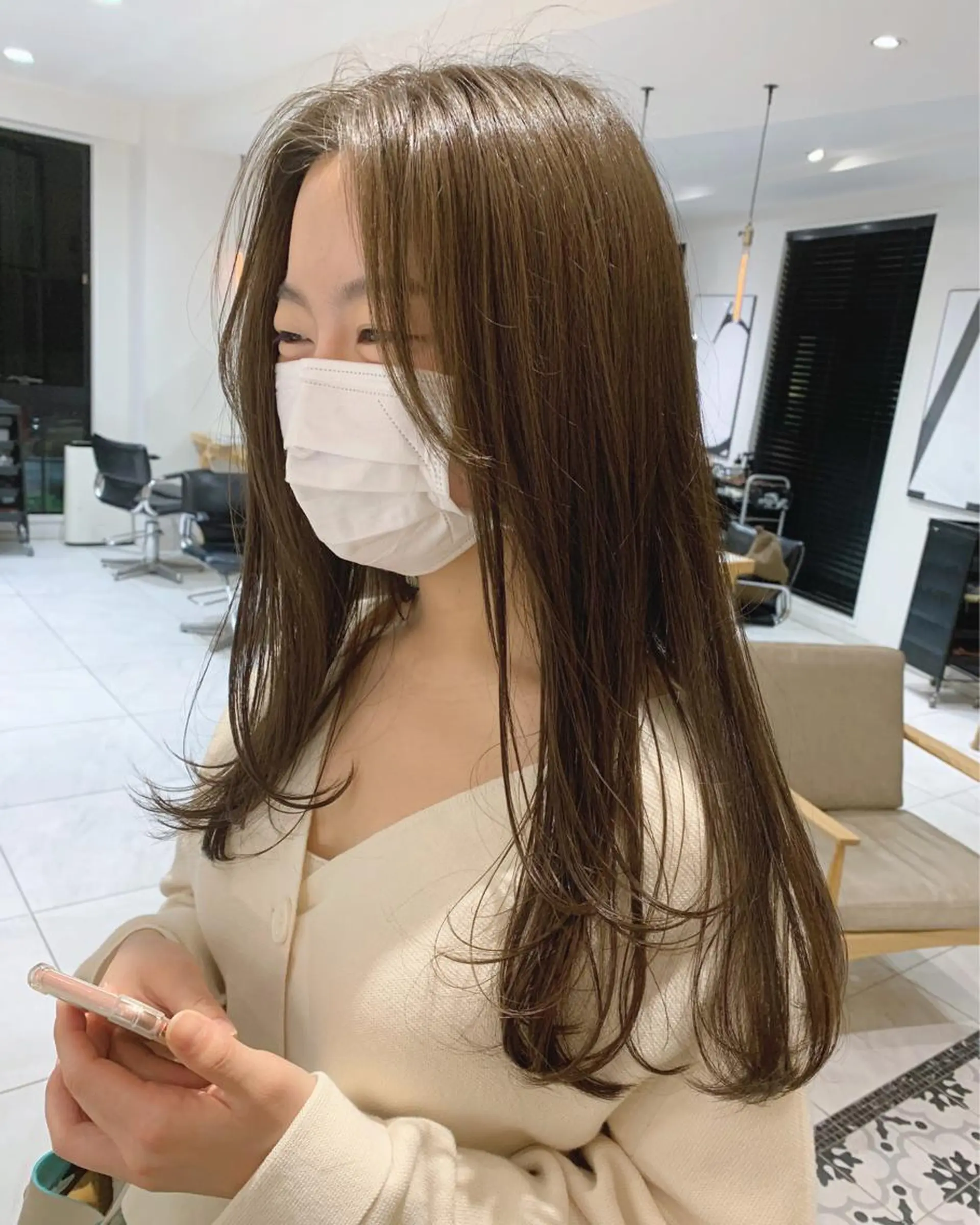 セミロング カラー ベージュカラー オリーブベージュ TENELE所属・チバ タクミのヘアスタイル