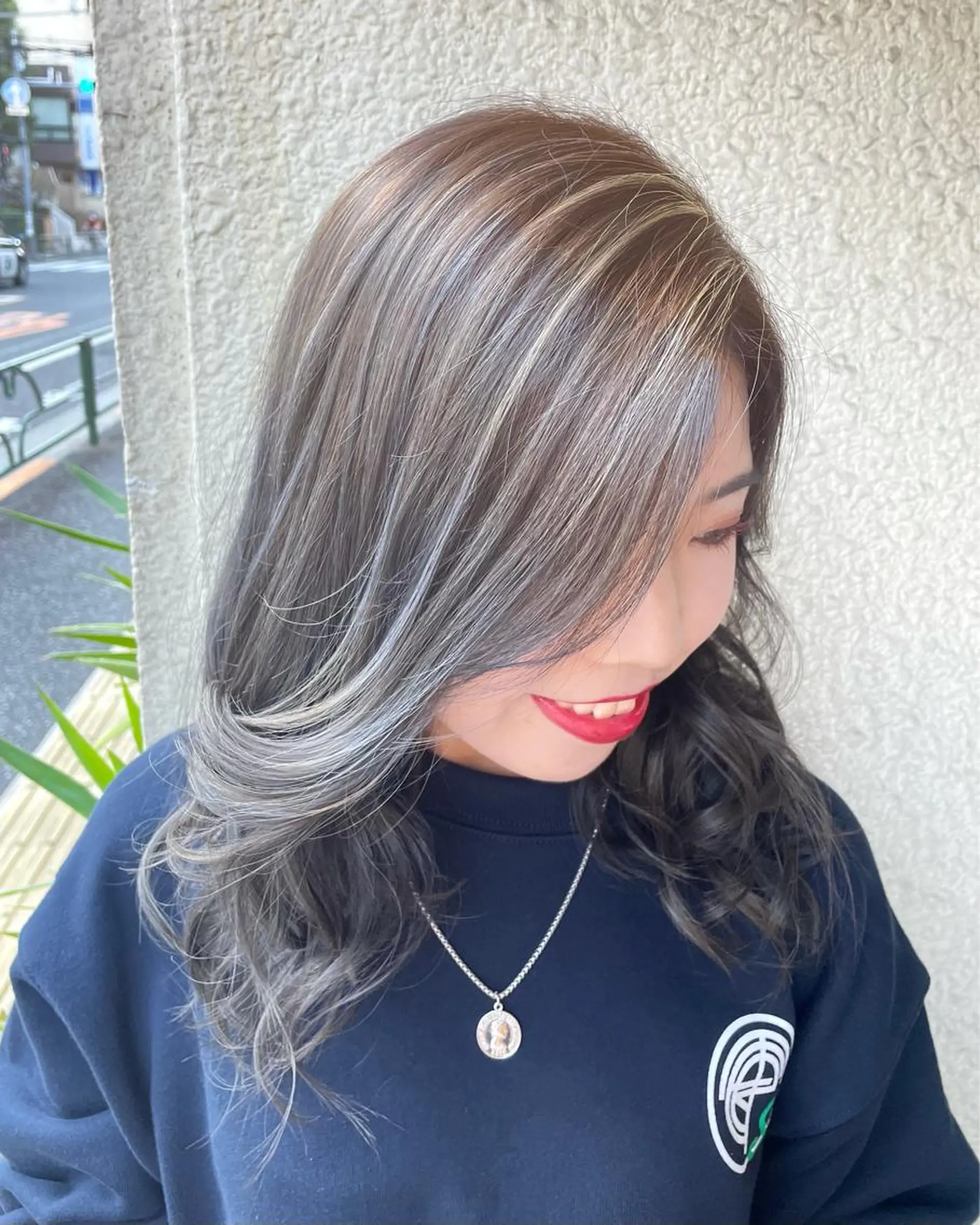 セミロング カラー アッシュ アッシュグレー ハイライトカラー ハイライト ヘアカラー トリートメント 【ピンク/韓国ヘア/ ヘアセット】亜海のヘアスタイル