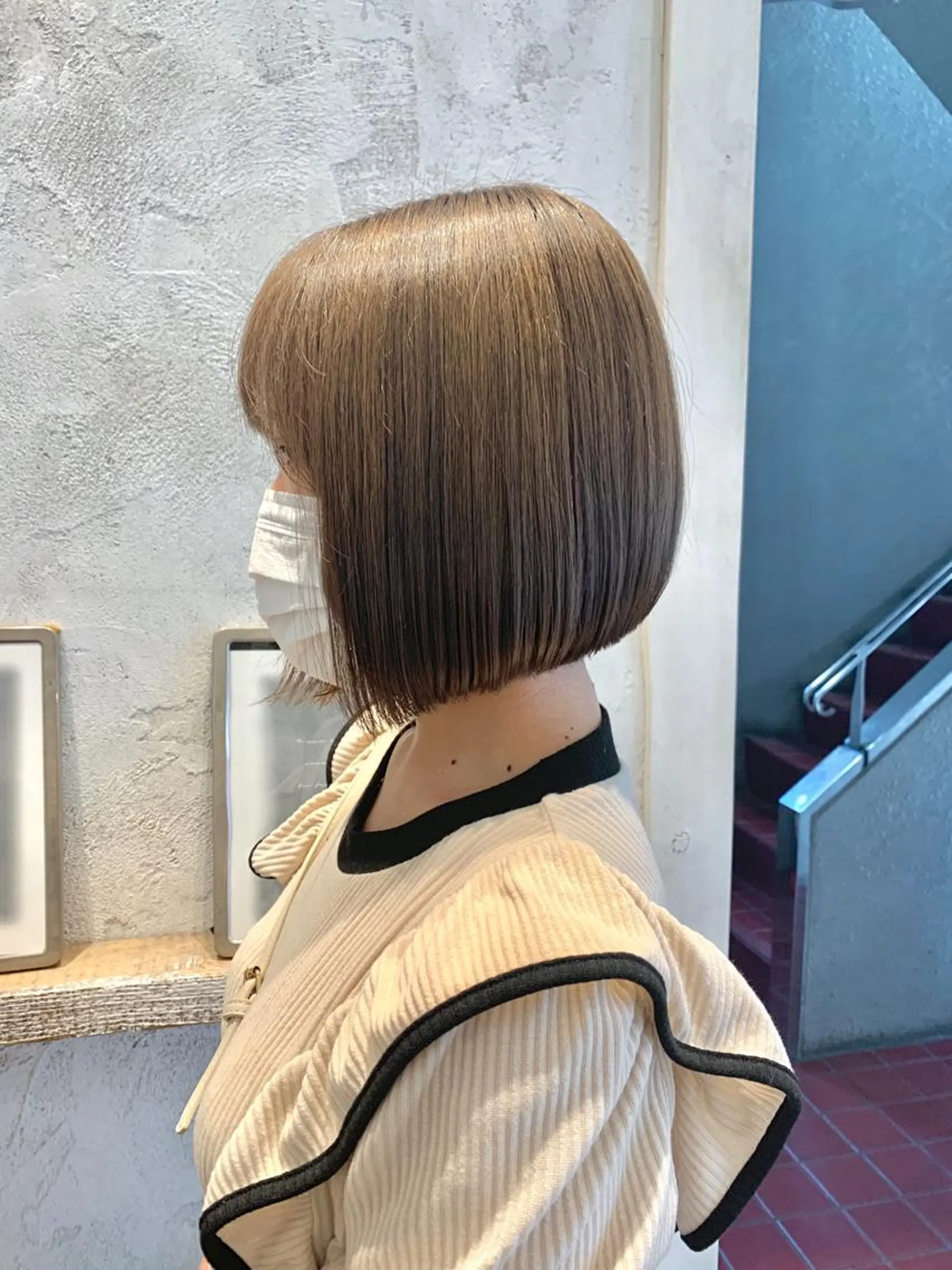 ショート カラー ヘアアレンジ ベージュカラー ブリーチ ミルクティーベージュ ボブ salowin新宿三丁目店所属・🖤小顔ボブ/ウルフ レイヤー🖤山本諒のヘアスタイル