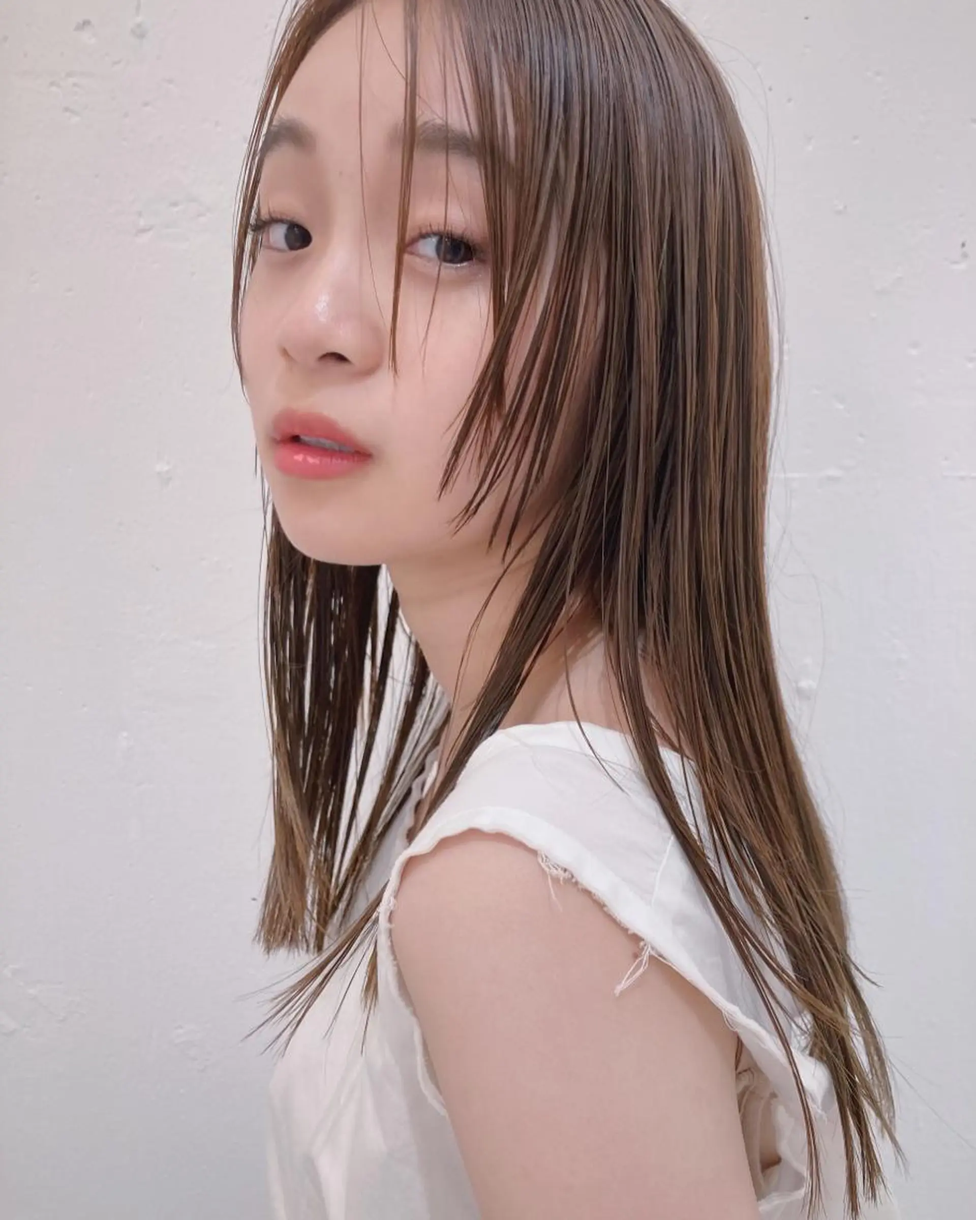 セミロング 顔まわりレイヤー レイヤーカット カット ヘアカラー トリートメント お洒落ベージュ🤎 代官山shibukiのヘアスタイル