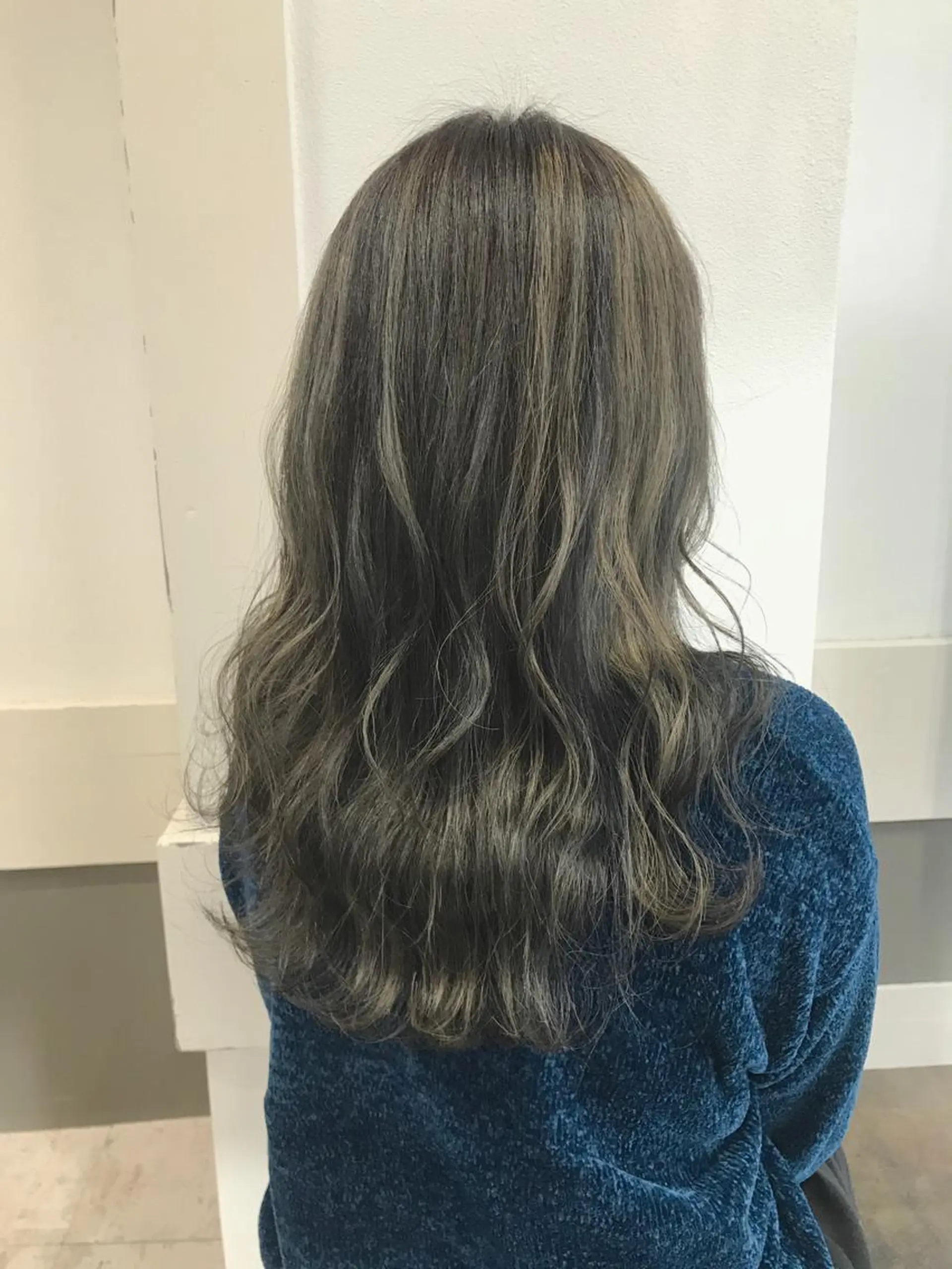 セミロング カラー ヘアアレンジ グレージュ ハイライトカラー ハイライト ヘアカラー トリートメント GiseL天神カラー 髪質改善/ブリーチのヘアスタイル