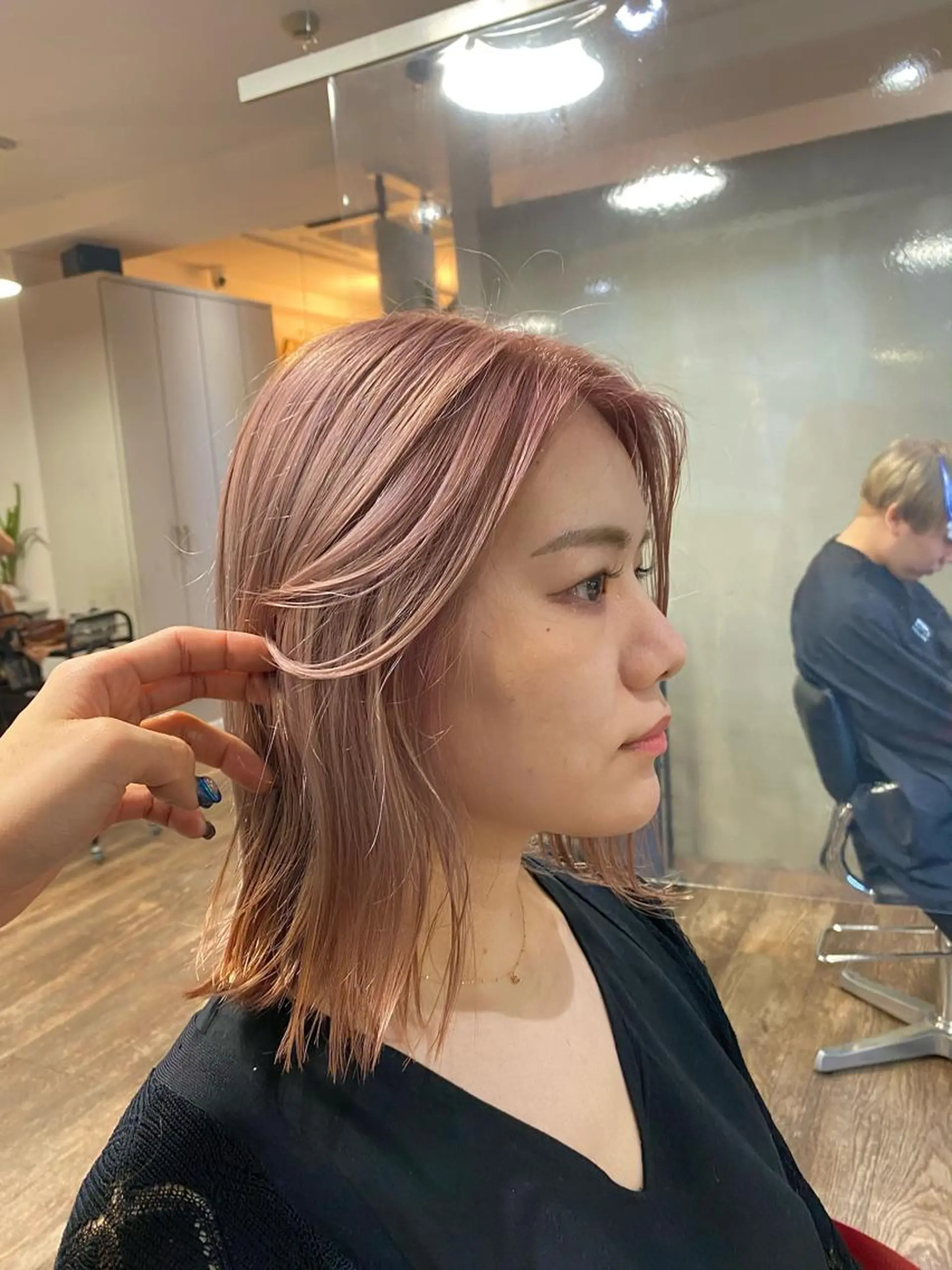 ミディアム カラー カット ヘアカラー 梅田ハイトーン チダ ヒナノのヘアスタイル