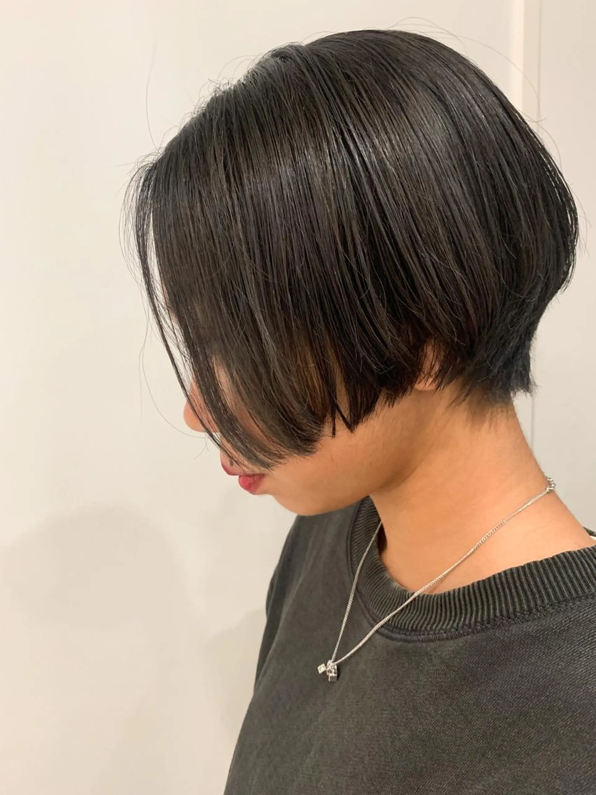 ショート nuu所属・💜ショート💜 ウルフ、ボブ二色亜美のヘアスタイル