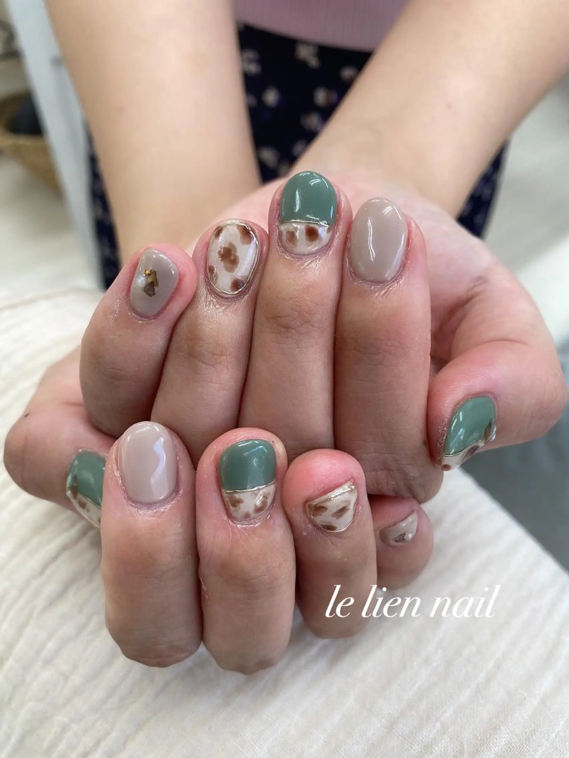 ネイル アートネイル グリーン ニュアンスネイル le lien nailのネイルデザイン