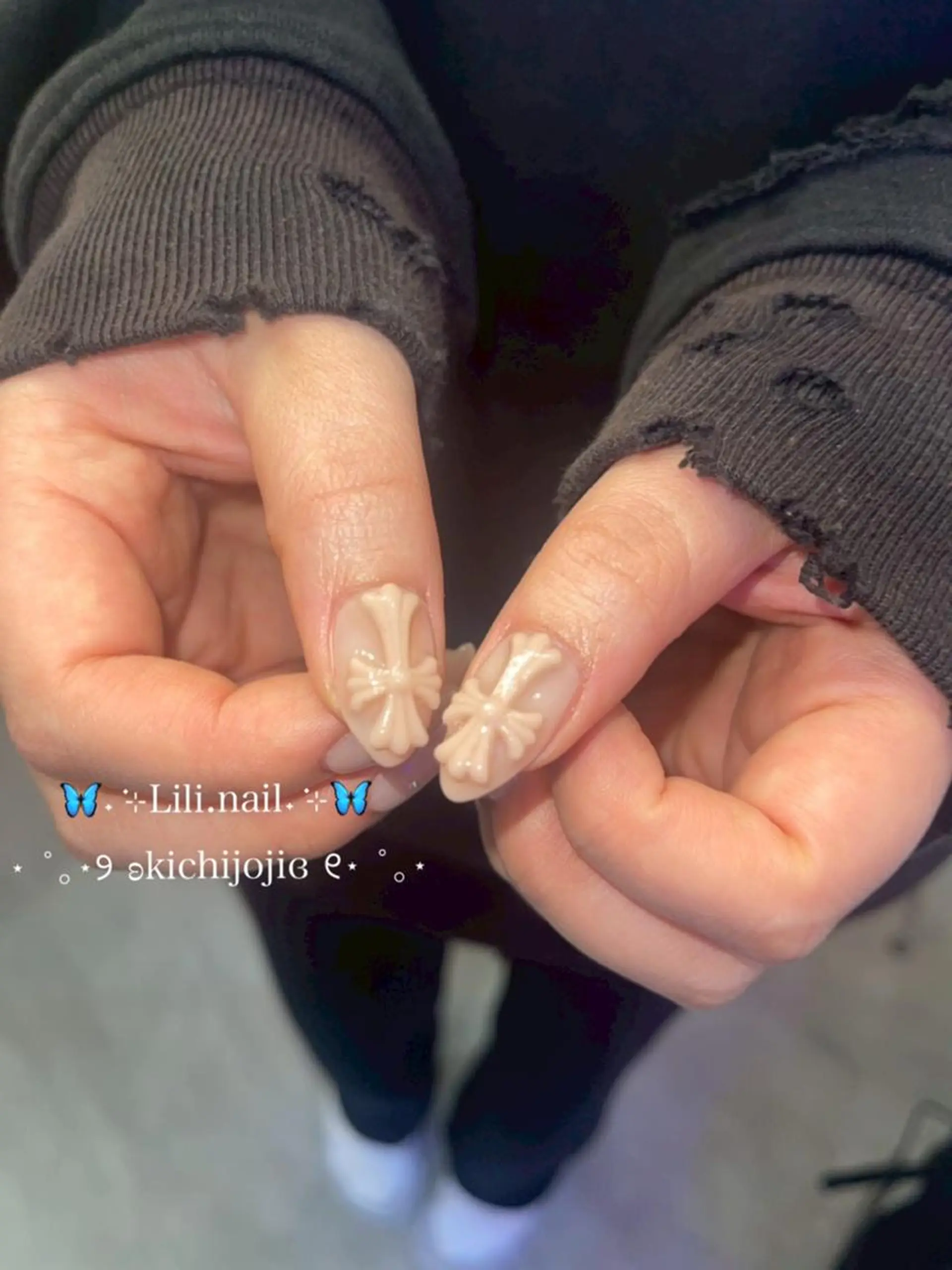 ネイル ハンドネイル フットネイル lili.nail y2k/長さ出しのネイルデザイン