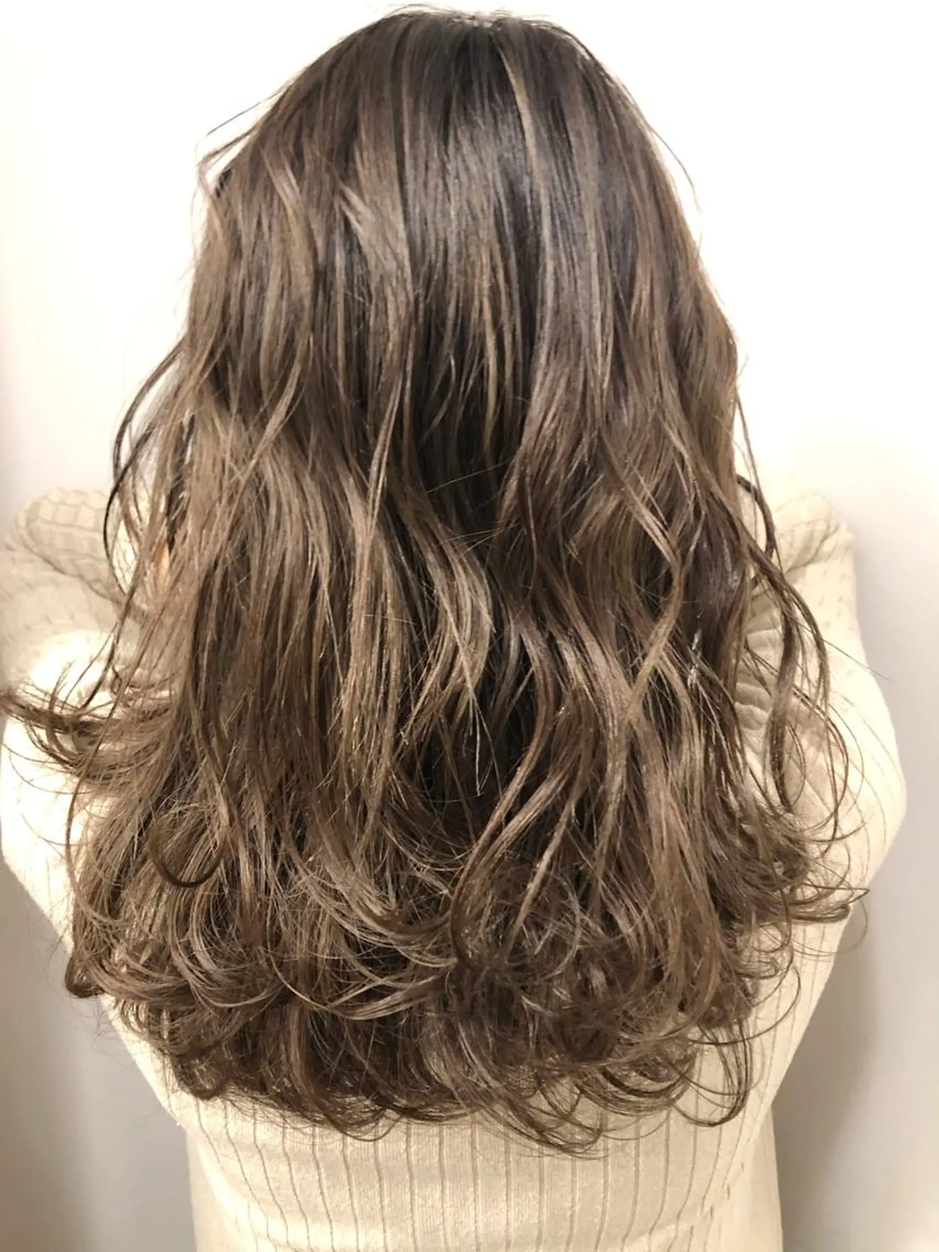 ミディアム カラー 岡田 拓也のヘアスタイル