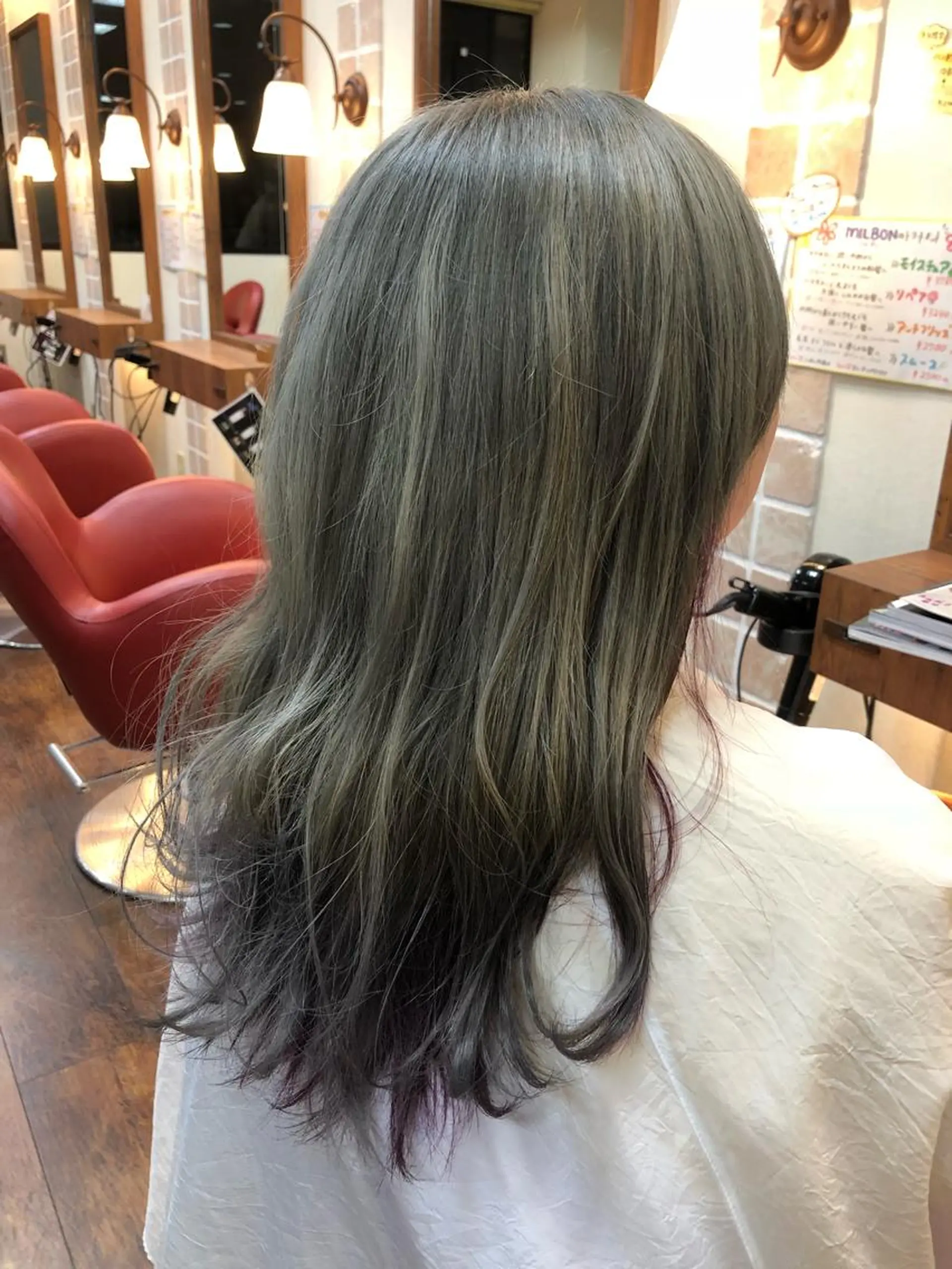 カラー ブリーチ 透明感カラー グレージュ インナーカラー 大野 まゆのヘアスタイル