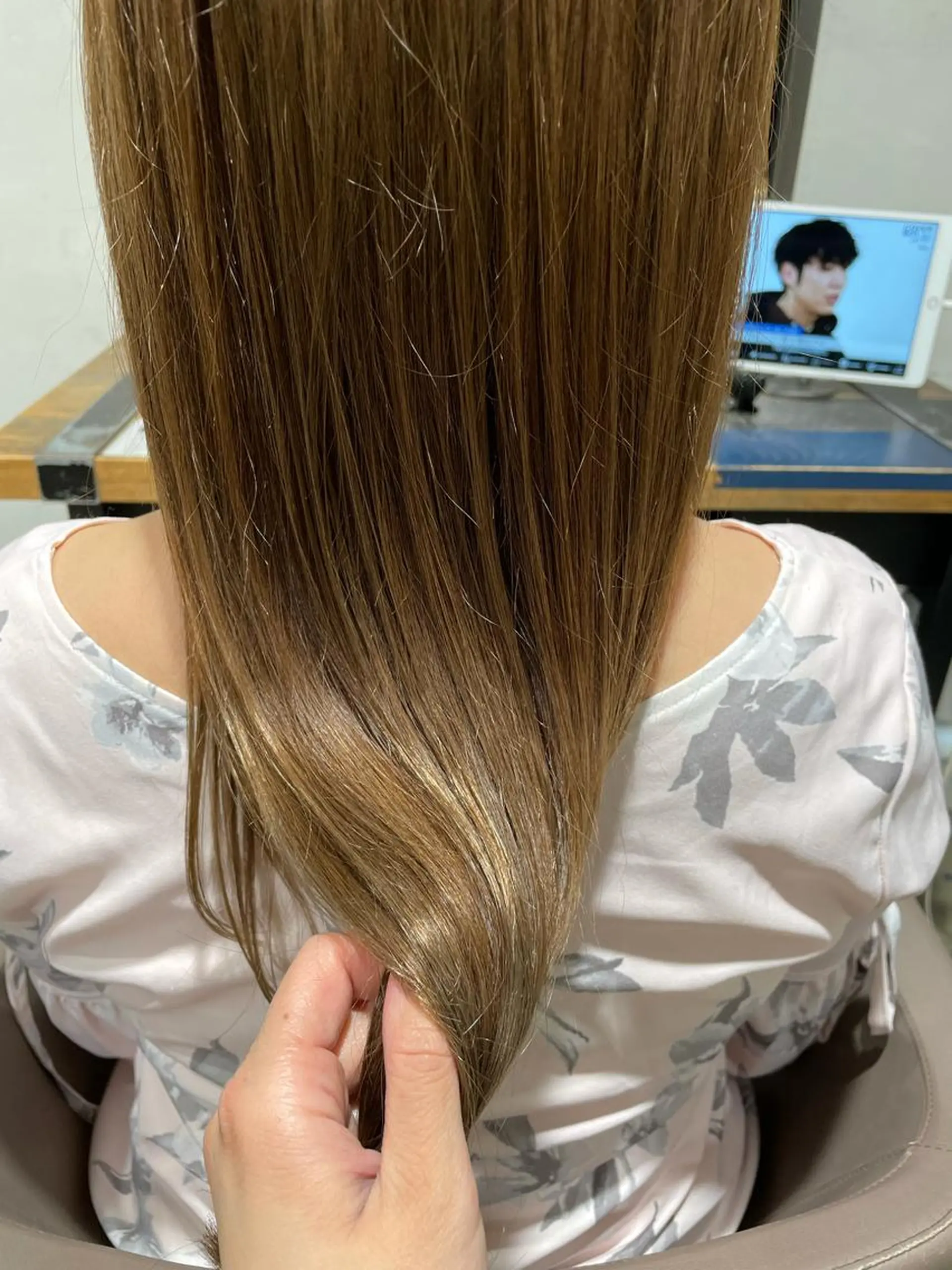 カラー ベージュカラー オリーブベージュ OAK 学芸大学所属・秋葉萌　透明感カラー /レイヤー/ボブ♡のヘアスタイル