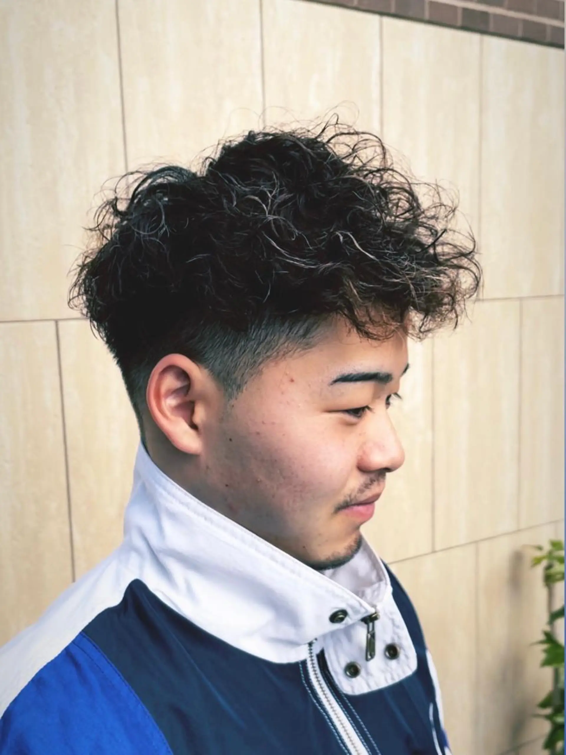 ミディアム パーマ メンズ BASUKIA 西宮 甲子園口所属・𝙢𝙚𝙣'𝙨 𝙝𝙖𝙞𝙧高津のヘアスタイル