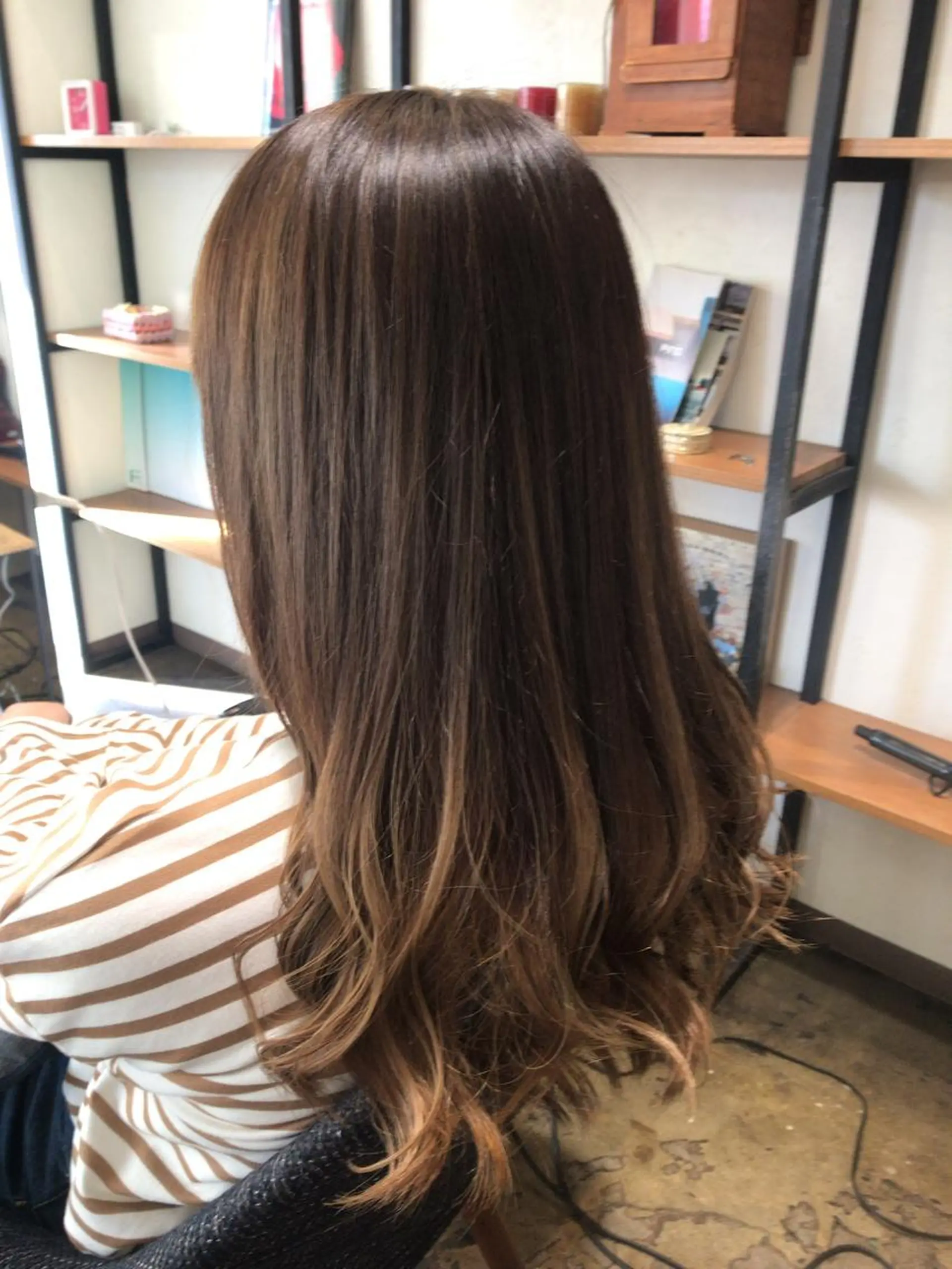 セミロング カラー ハイライト✨髪質改善 TAKAさんです😊のヘアスタイル