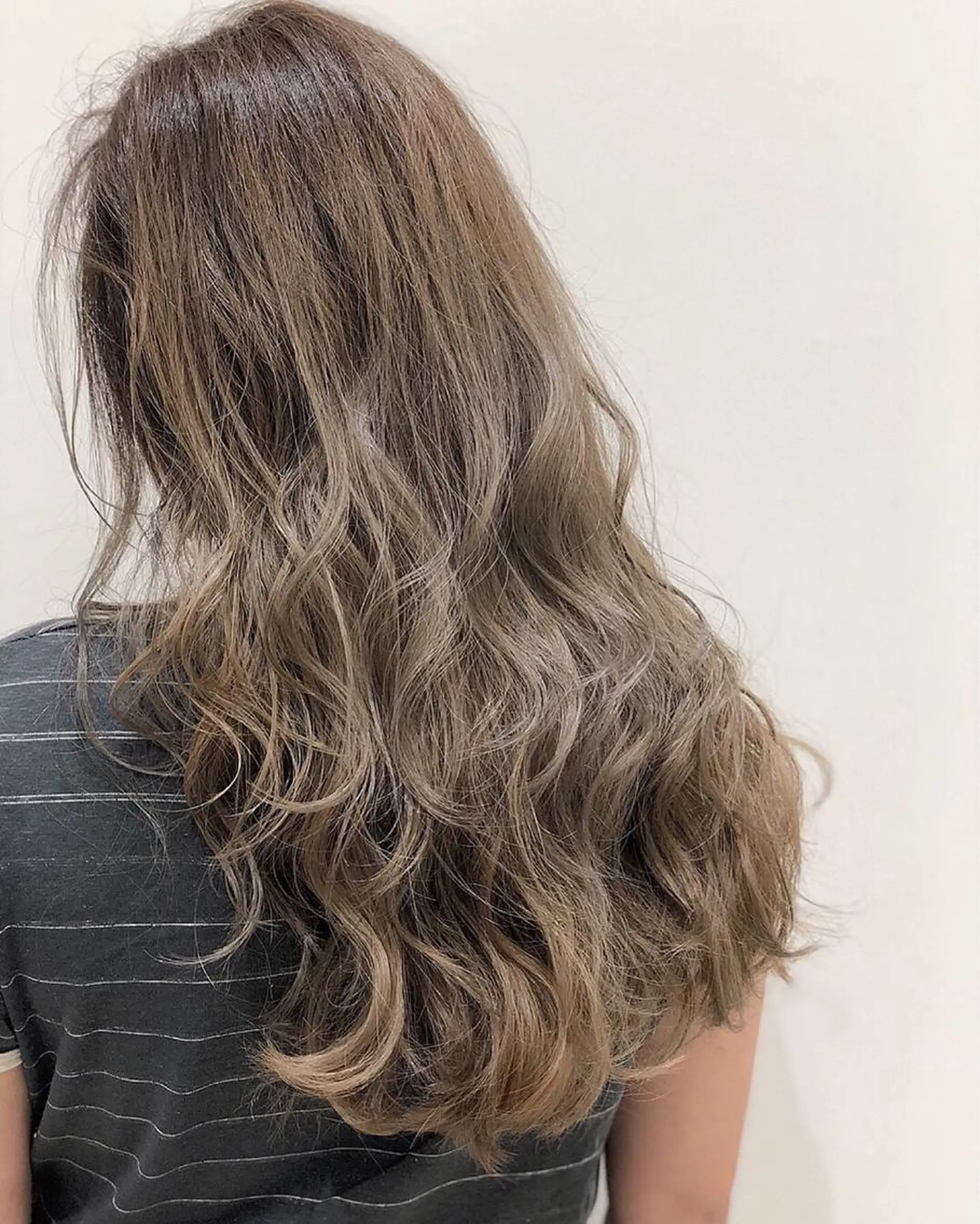 セミロング カラー グラデーションカラー 外国人風カラー due hair 京都駅前店 MILBON オージュア認定サロン【デューヘアー】所属・ハイトーンブリーチ 土坂　由志【京都】のヘアスタイル