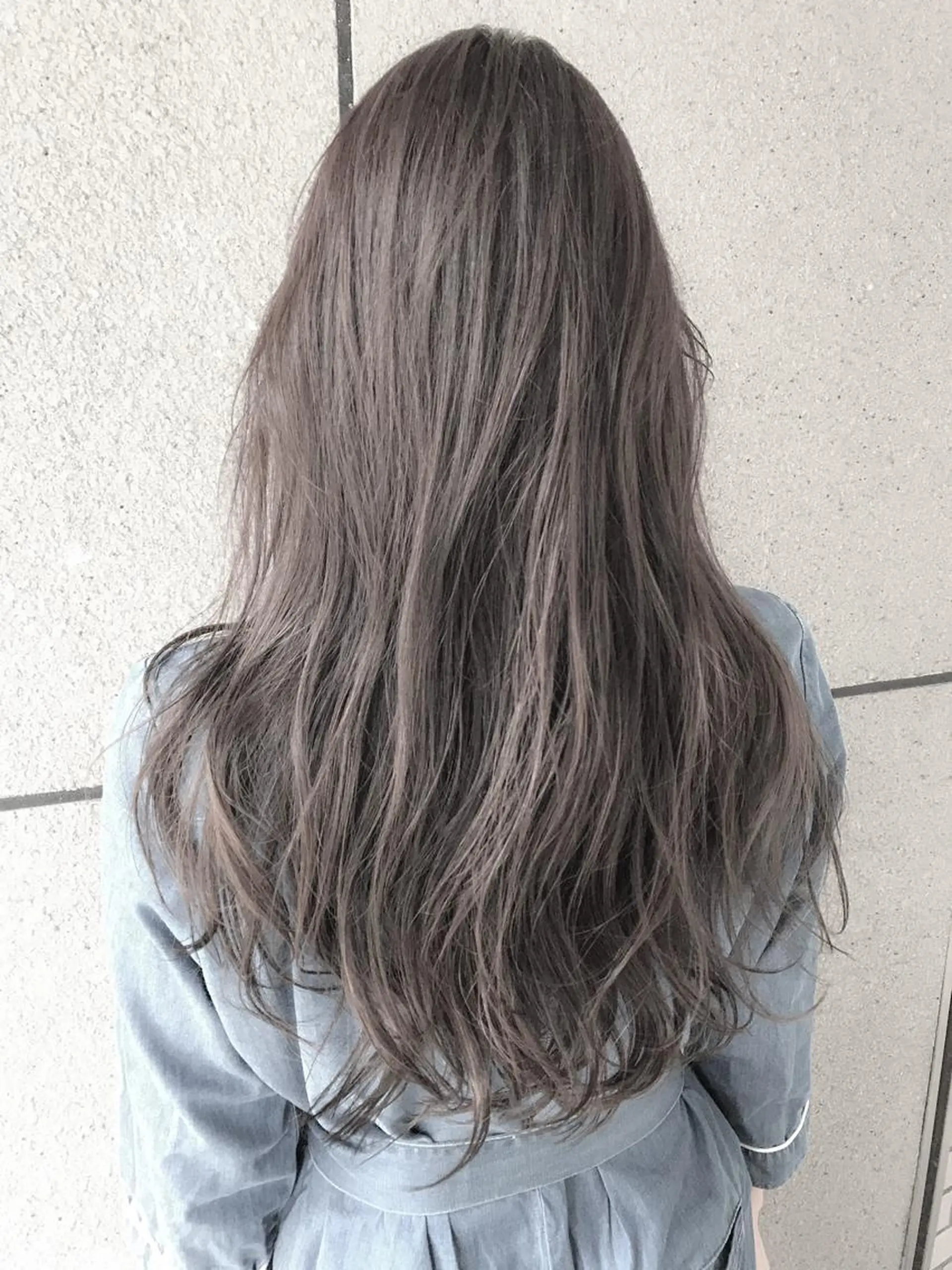 セミロング カラー アッシュ ベージュカラー ハイライトカラー ハイライト ヘアカラー BOX mico.のヘアスタイル