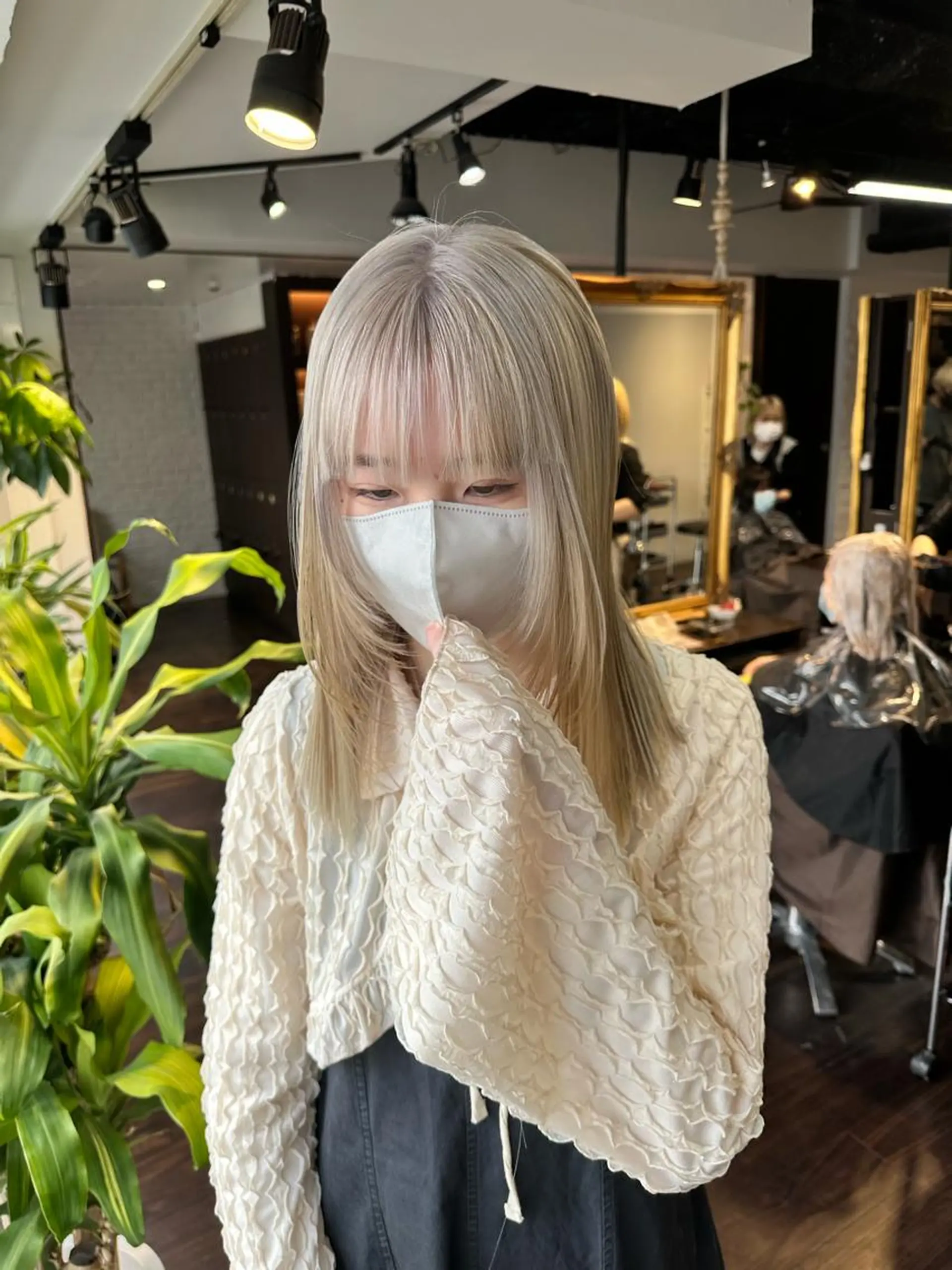 セミロング カラー アディクシーカラー ブリーチ ケアブリーチ デザインカラー ハイトーンカラー カット ヘアカラー トリートメント ワンホンヘア ケラチン/Kaitoのヘアスタイル