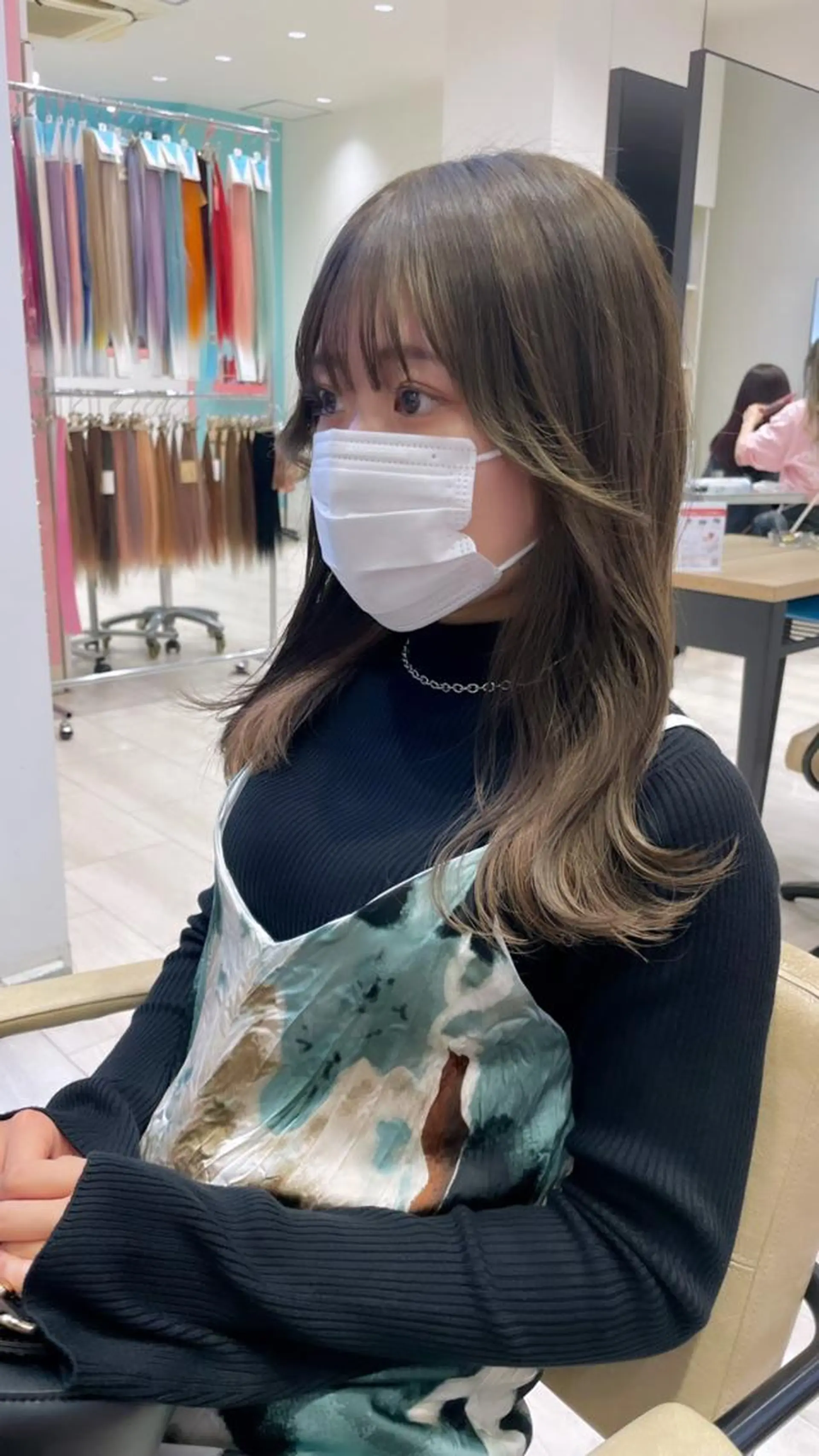 ミディアム カラー ベージュカラー グレージュ ハッシュカット レイヤー池袋のヘアスタイル