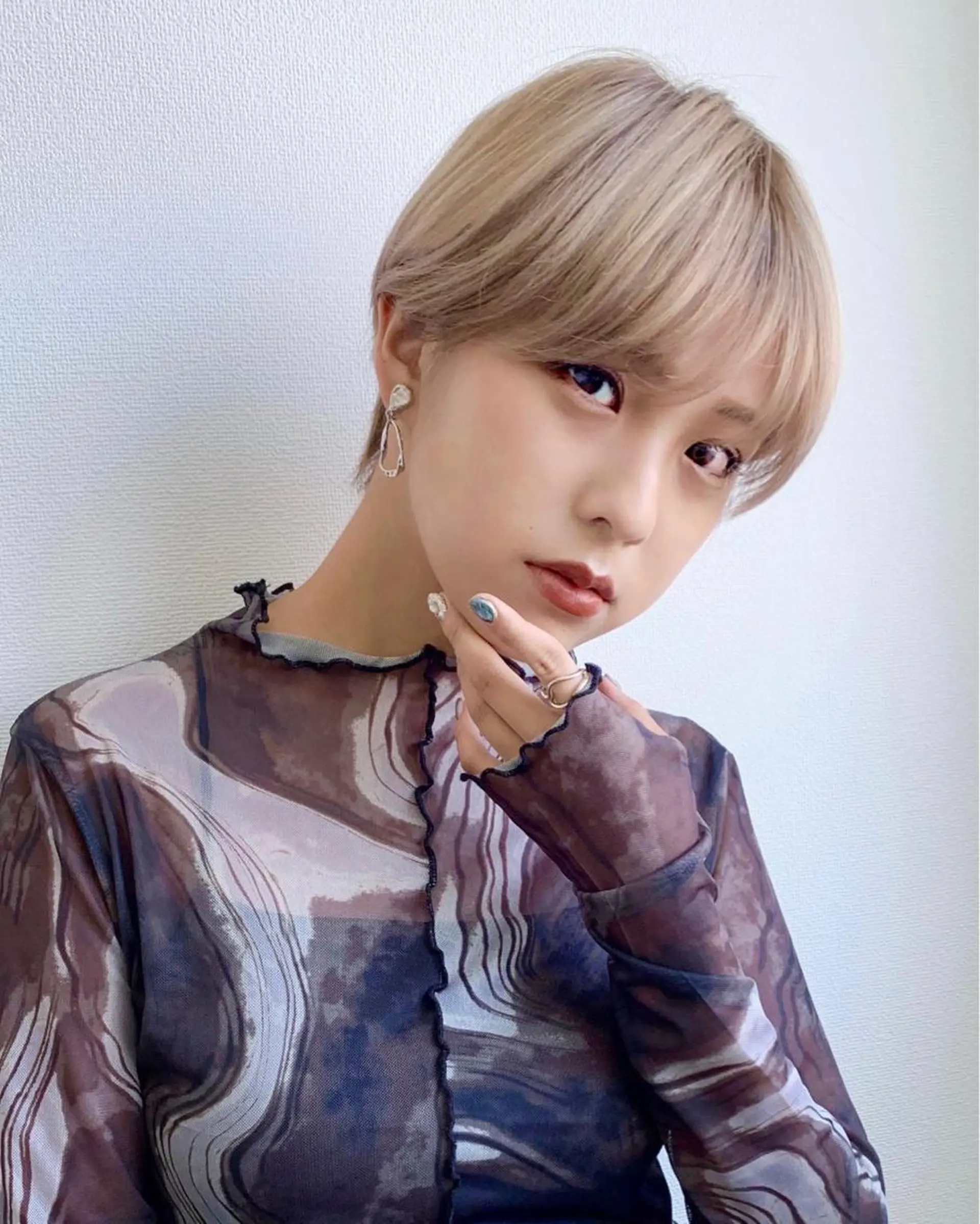 ショート ブリーチなしダブル/ レイヤーカット 小棹のヘアスタイル