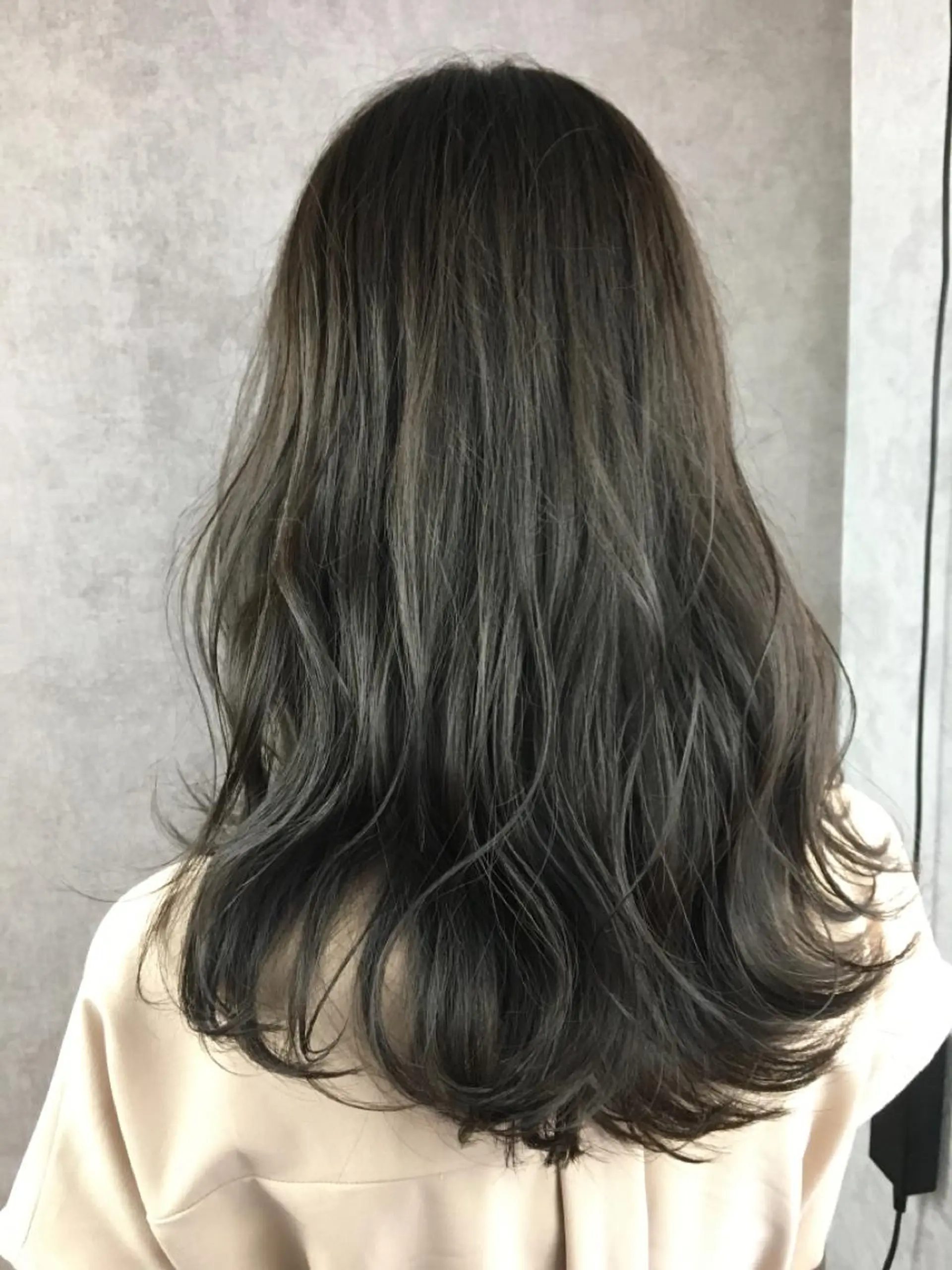 セミロング カラー ツイストスパイラル パーマ🟡KYOUのヘアスタイル