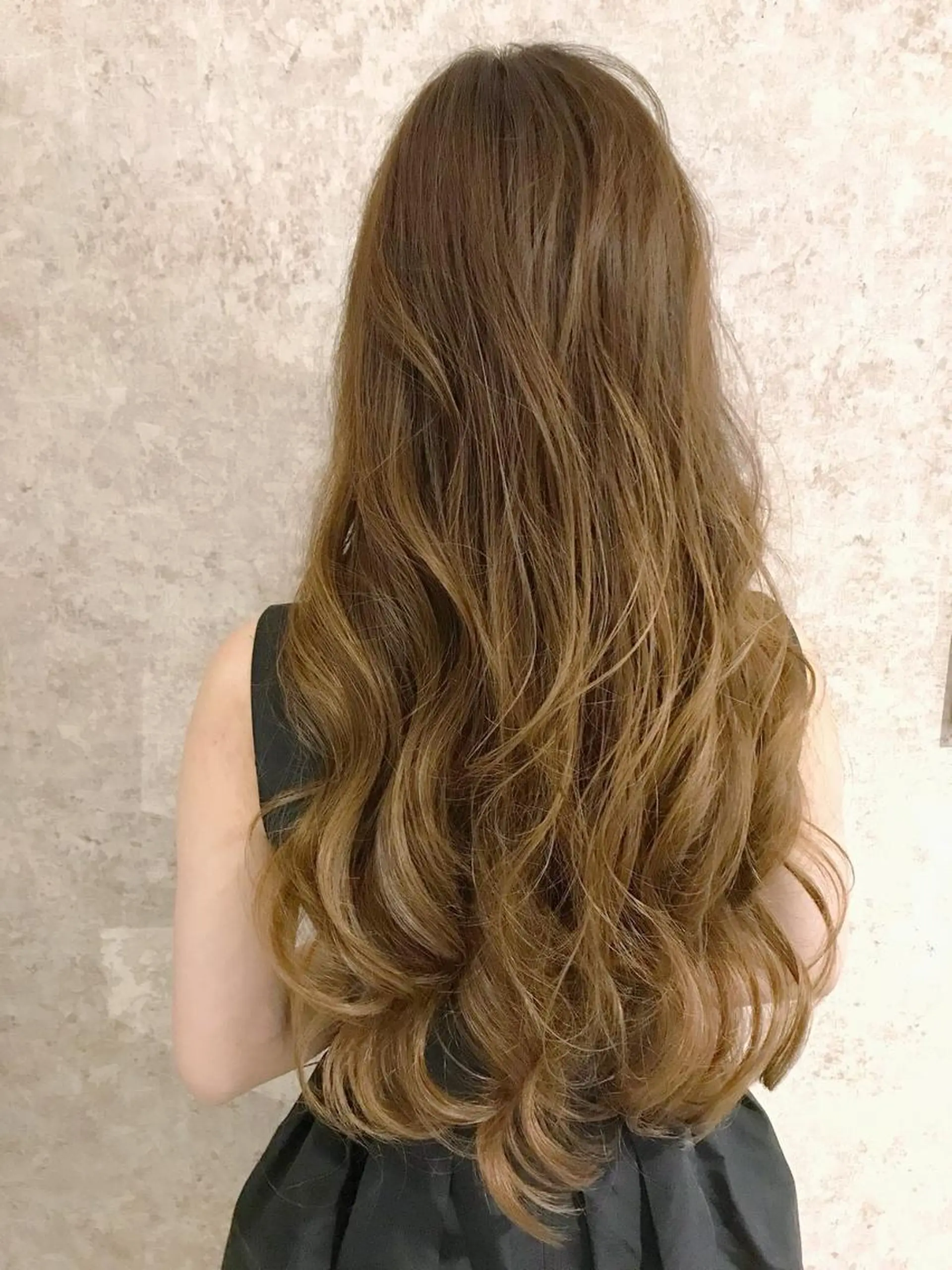 ミディアム カラー パーマ バレイヤージュ ブルーカラー ブルージュ グラデーションカラー ハイライトカラー hair salon darts所属・髪質改善/美髪ケア ✨岡野右京のヘアスタイル