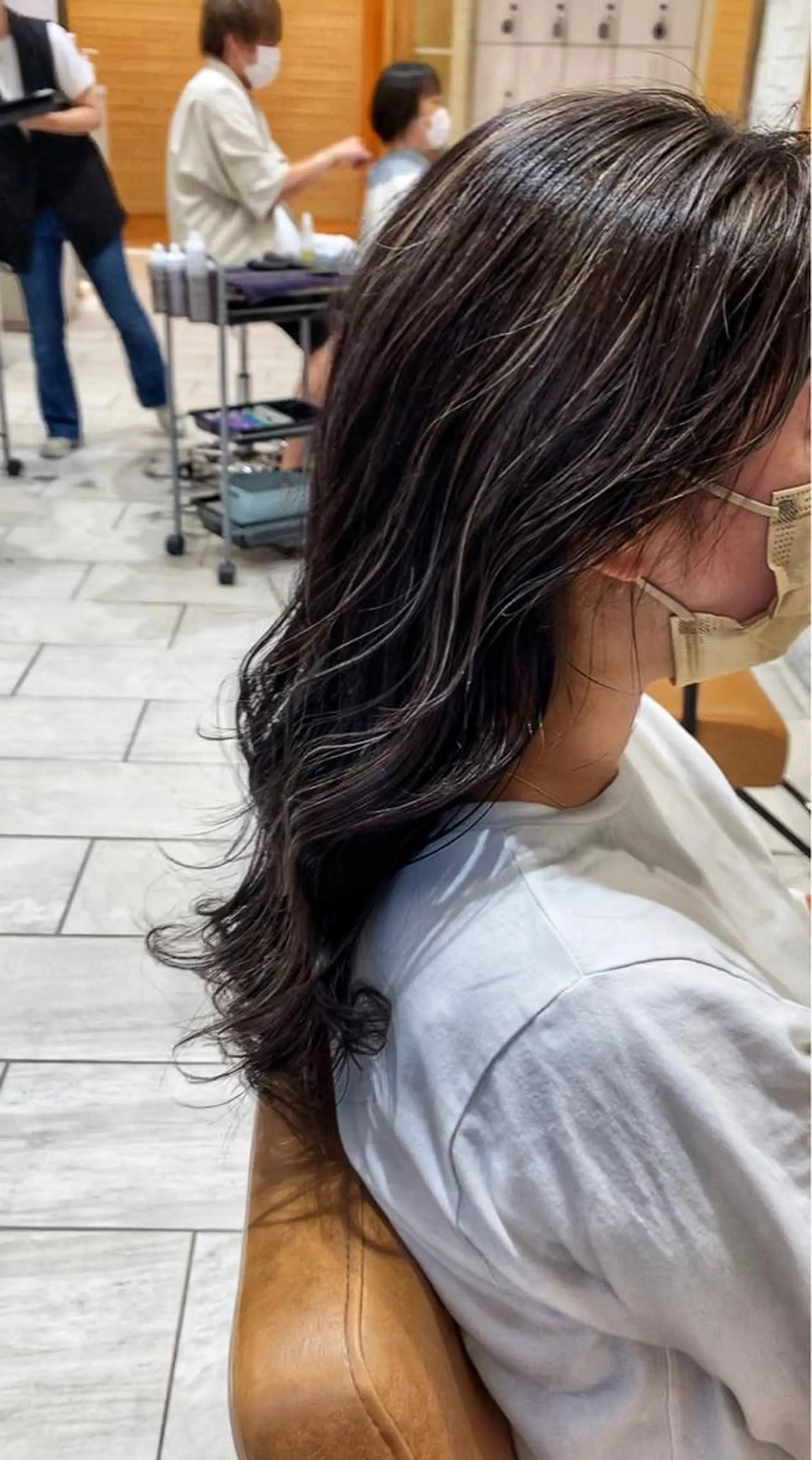 セミロング 伊藤 麻菜実のヘアスタイル