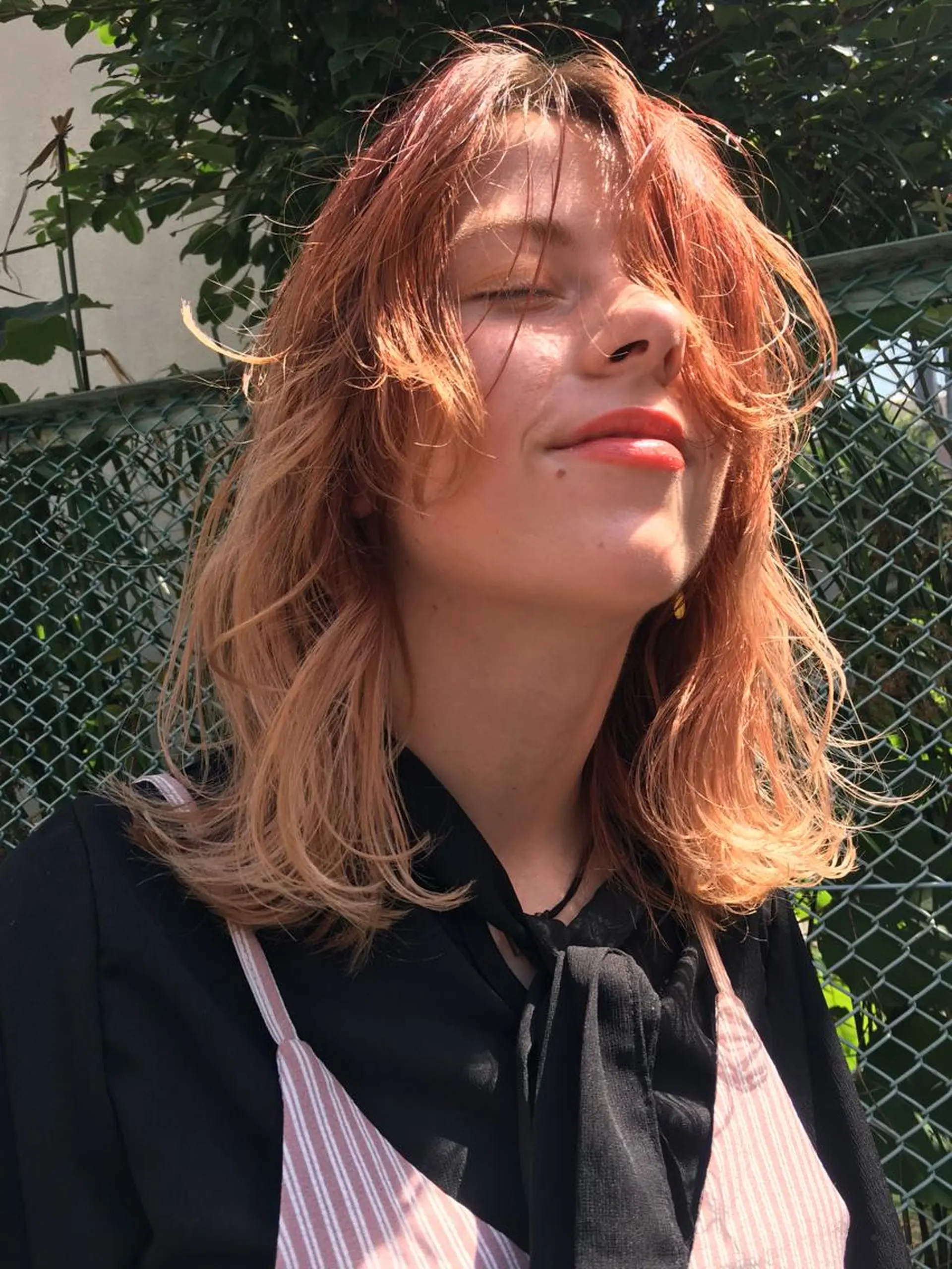 ミディアム カラー ブリーチ ピンクカラー レイヤーカット BRUNTJET所属・MAEDA MADOKAのヘアスタイル