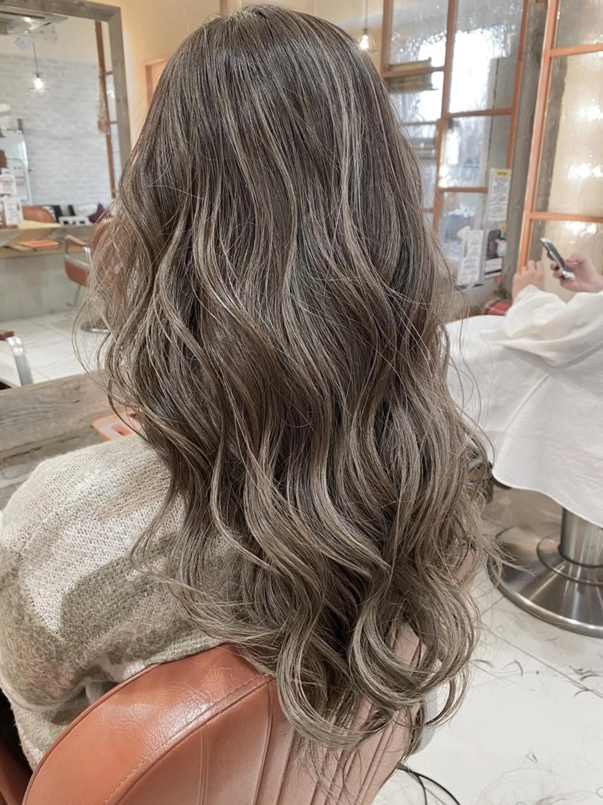 ミディアム カラー ベージュカラー ブリーチ ブロンド 透明感カラー グレージュ 増子 幹樹のヘアスタイル