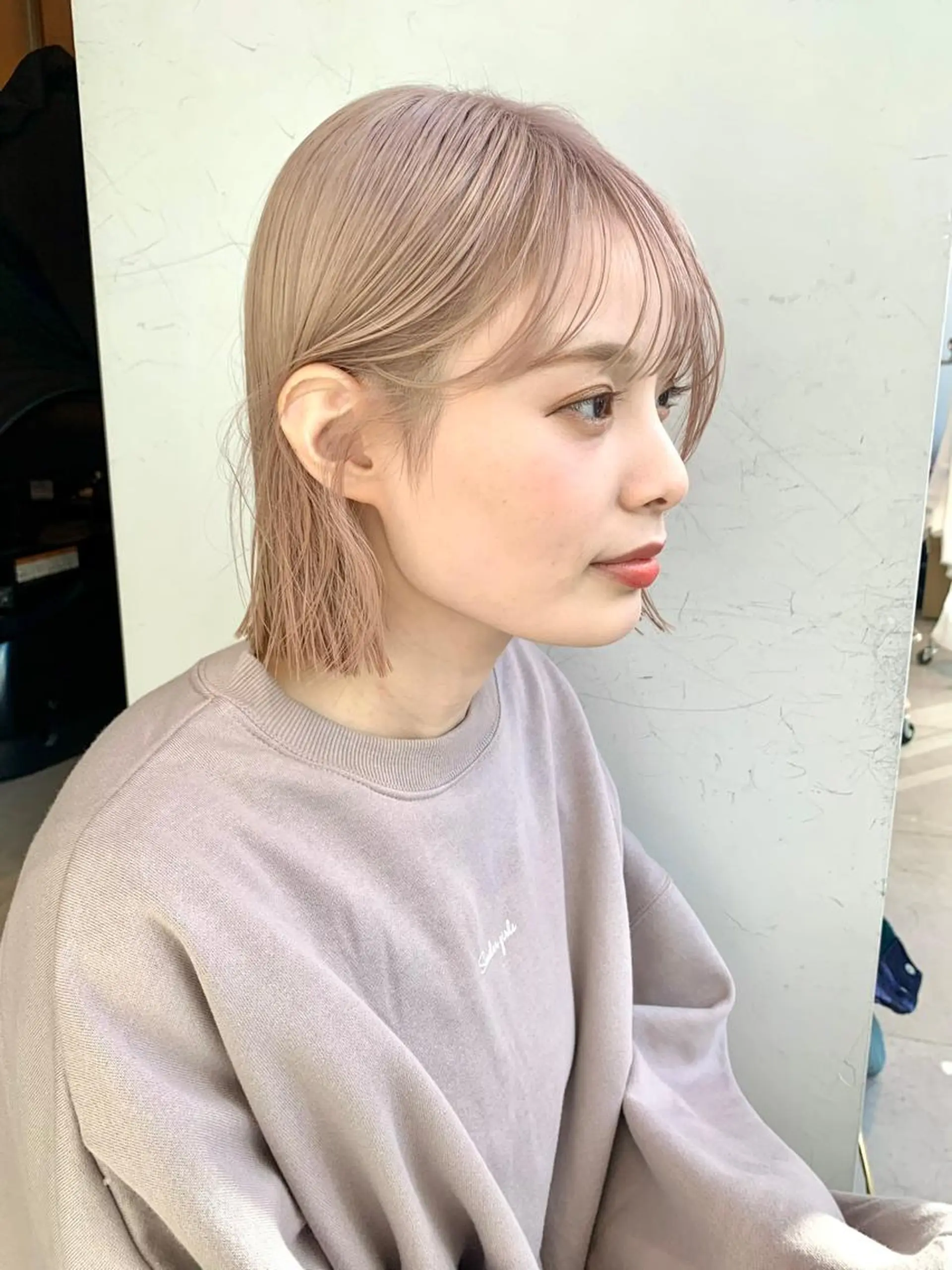 ミディアム カラー 切りっぱなしボブ ブリーチ グレージュ ボブ レイヤーカット カット ヘアカラー トリートメント レイヤー専門家 ダブルカラー修のヘアスタイル