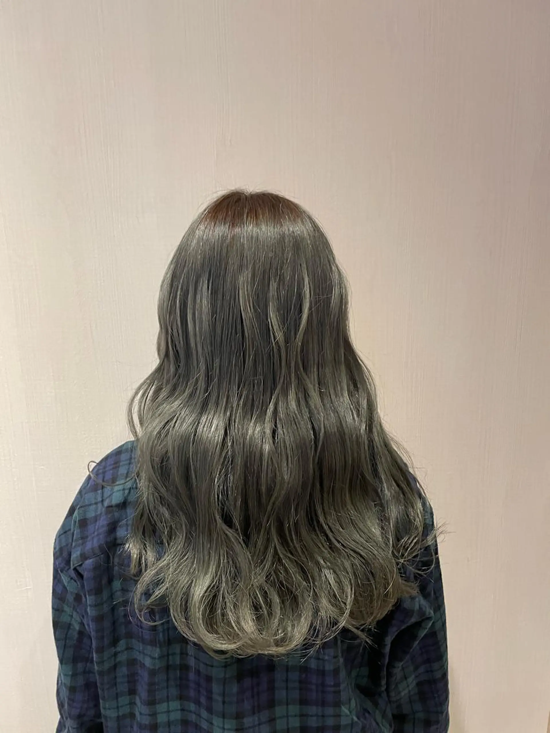 ロング カラー アッシュ ブリーチ ブルーカラー イヤリングカラー ナチュラル🧡可愛い MINAMIのヘアスタイル