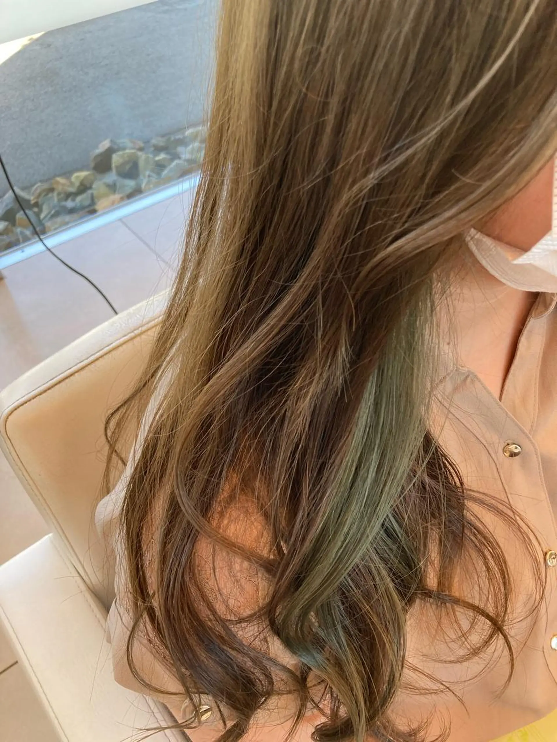 ロング カラー 岸田 莉奈のヘアスタイル