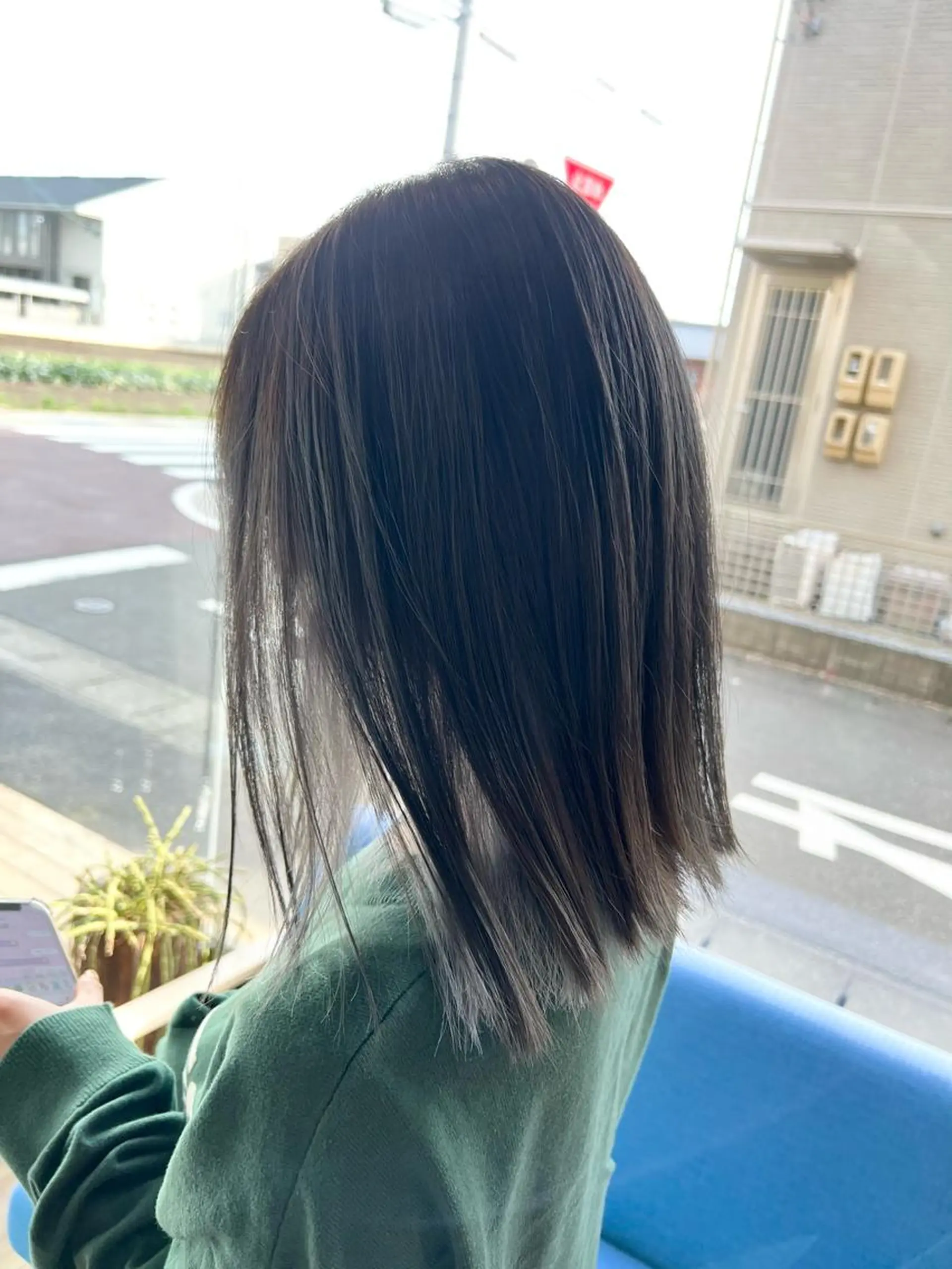 ミディアム カラー ブリーチ インナーカラー シルバー ヘアカラー トリートメント 堀 望美のヘアスタイル