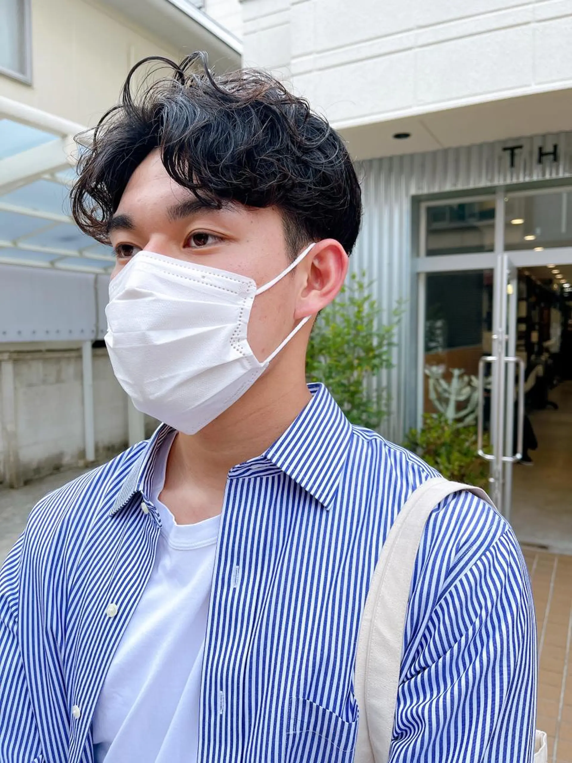 ショート パーマ メンズ センターパート メンズパーマ カット パーマ メンズパーマ タカキリョウのヘアスタイル