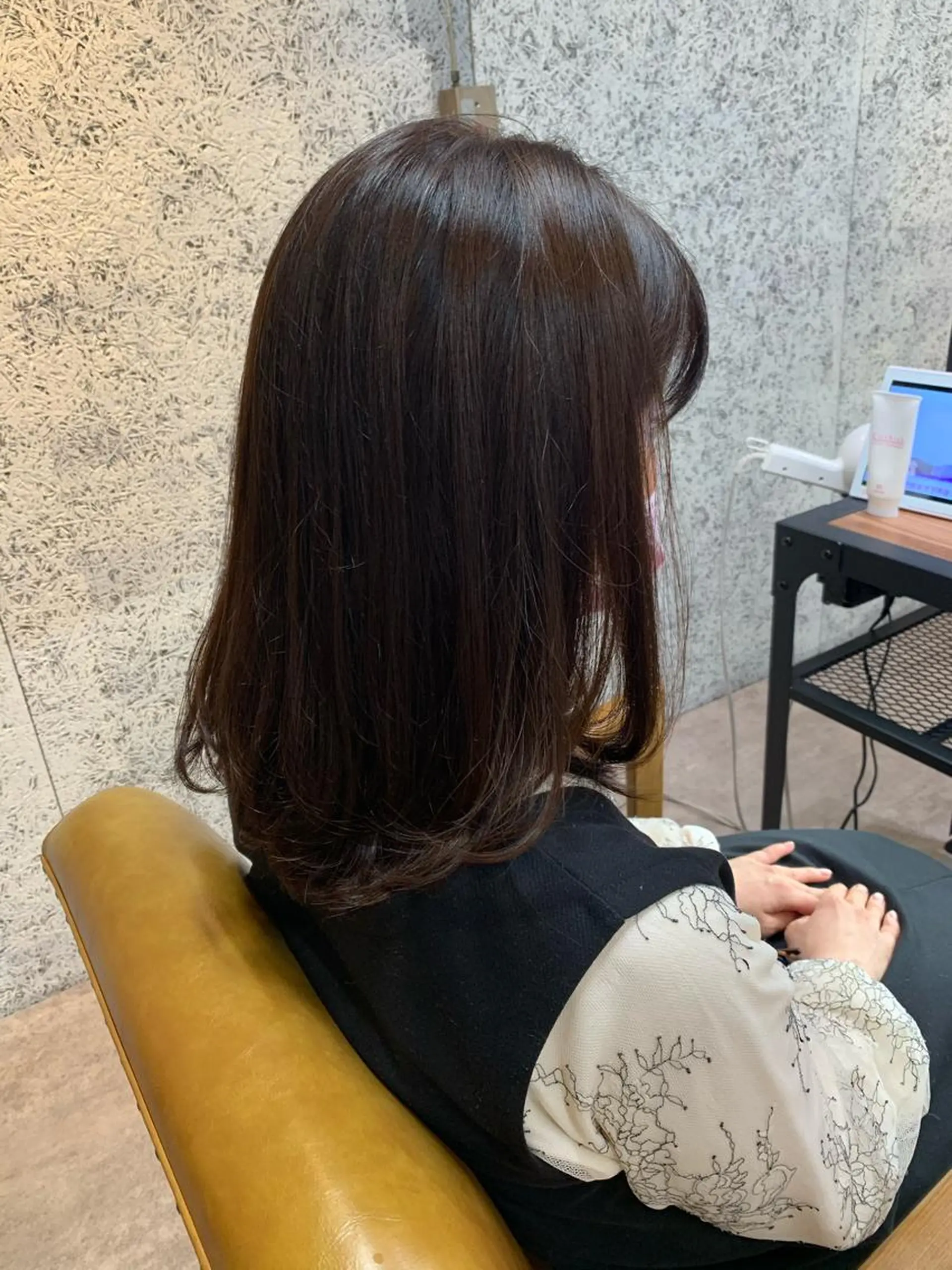 セミロング レイヤーカット eyesburg W/est所属・ショート 村上のヘアスタイル