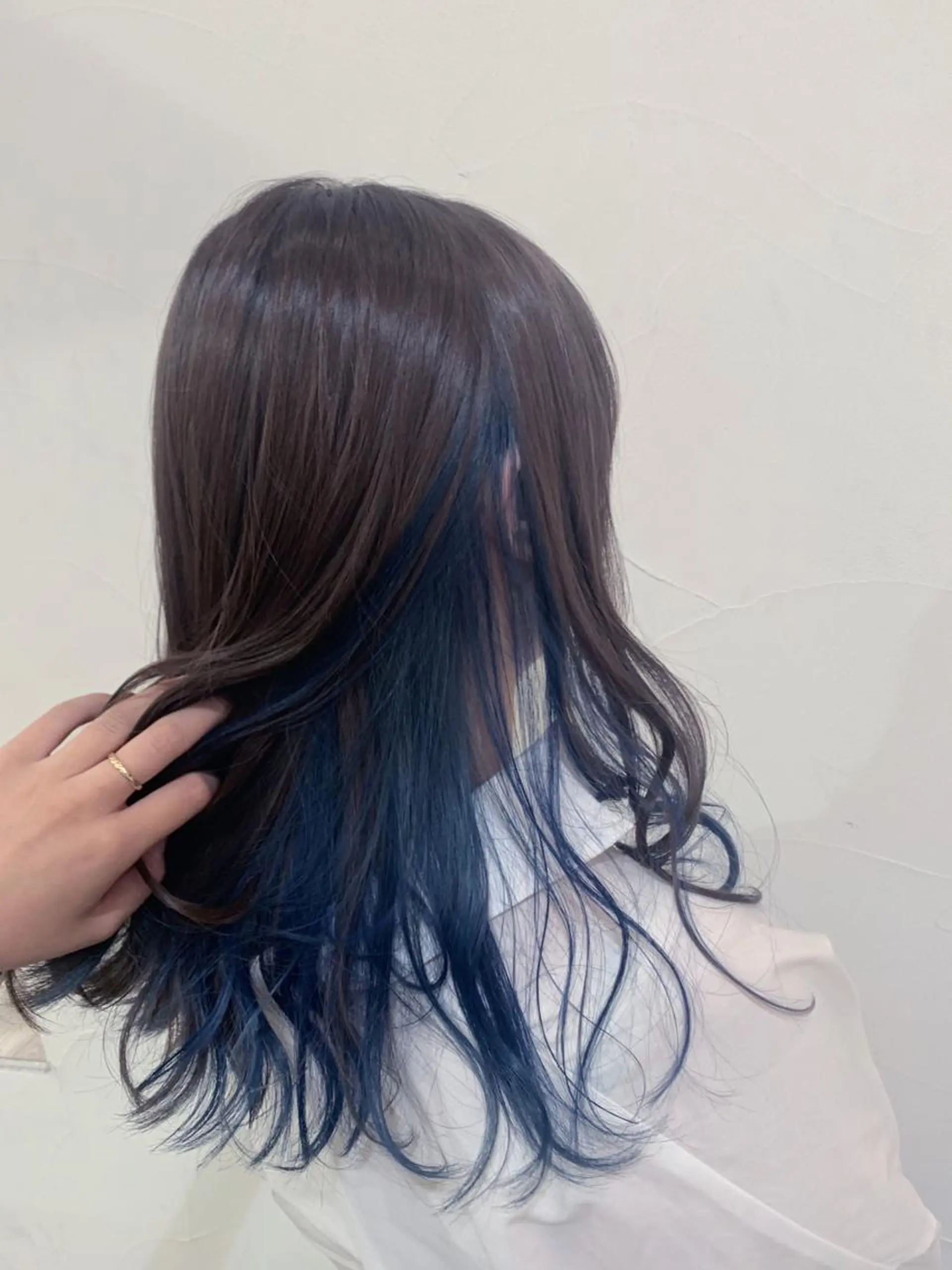 ロング カラー 乳井 悠香のヘアスタイル