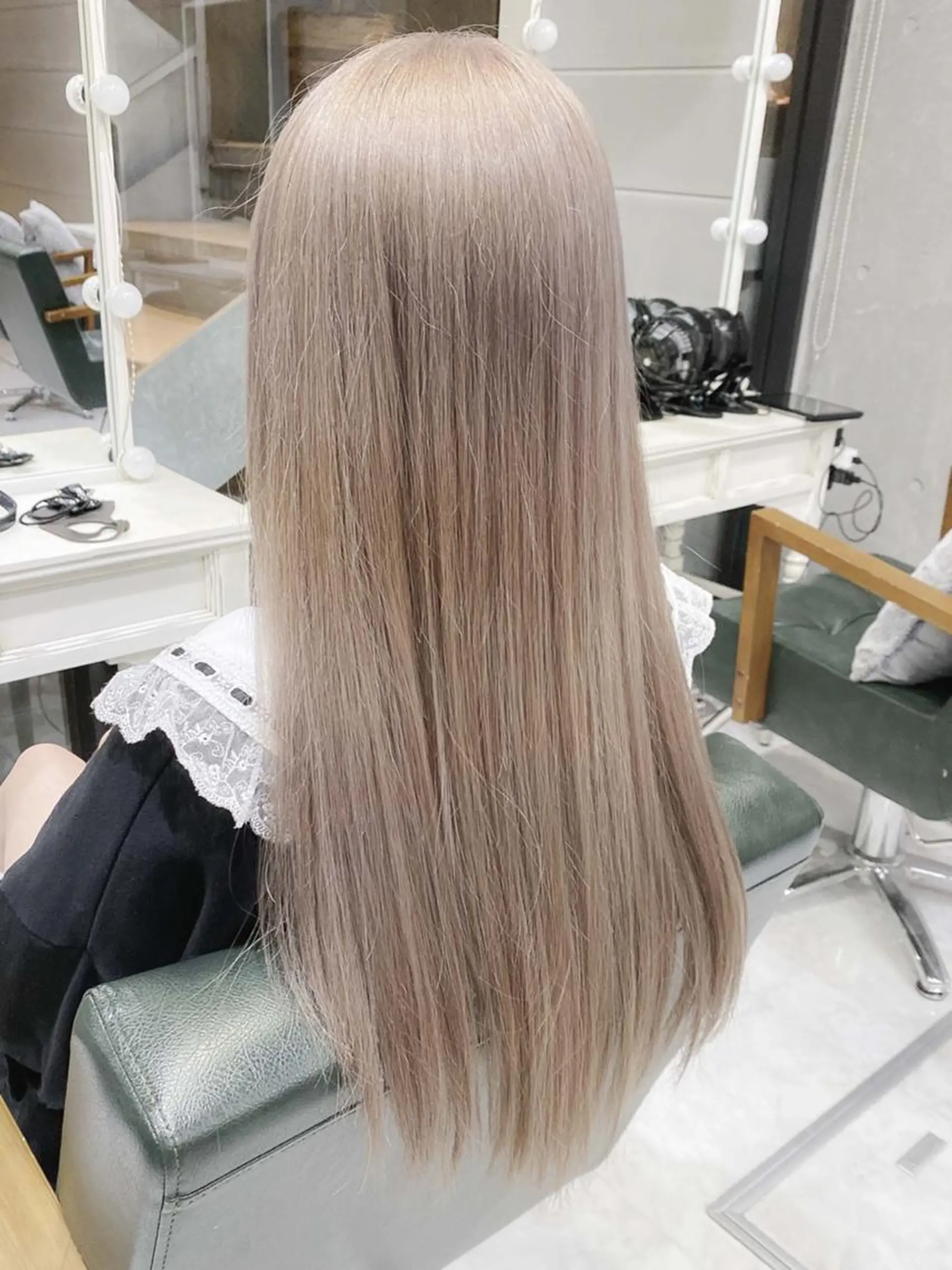 ロング ヘアアレンジ カラー ブリーチ ケアブリーチ 透明感カラー デザインカラー ハイトーンカラー 𝐑𝐈𝐍𝐊𝐀 🐷🖤のヘアスタイル