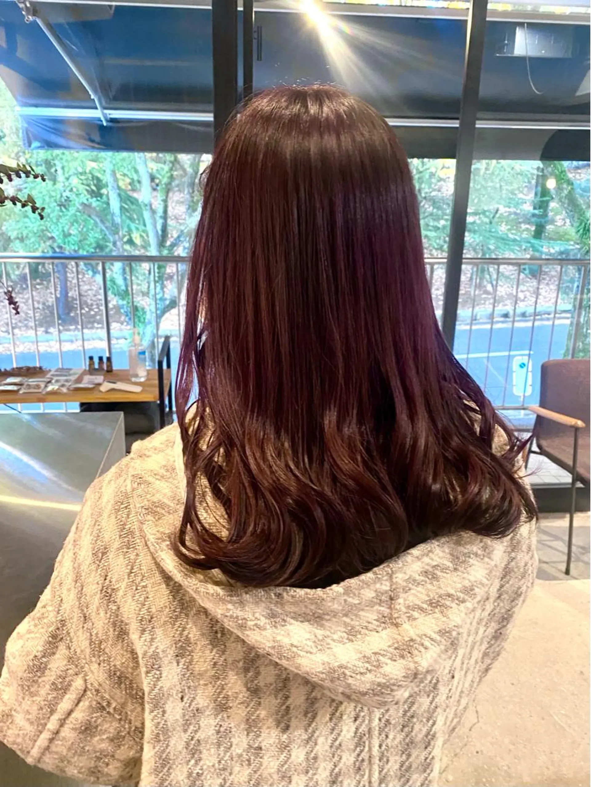 セミロング カラー ブリーチ ブリーチなしカラー ピンクカラー レッドカラー ヘアカラー トリートメント natsune /レイヤーカットのヘアスタイル