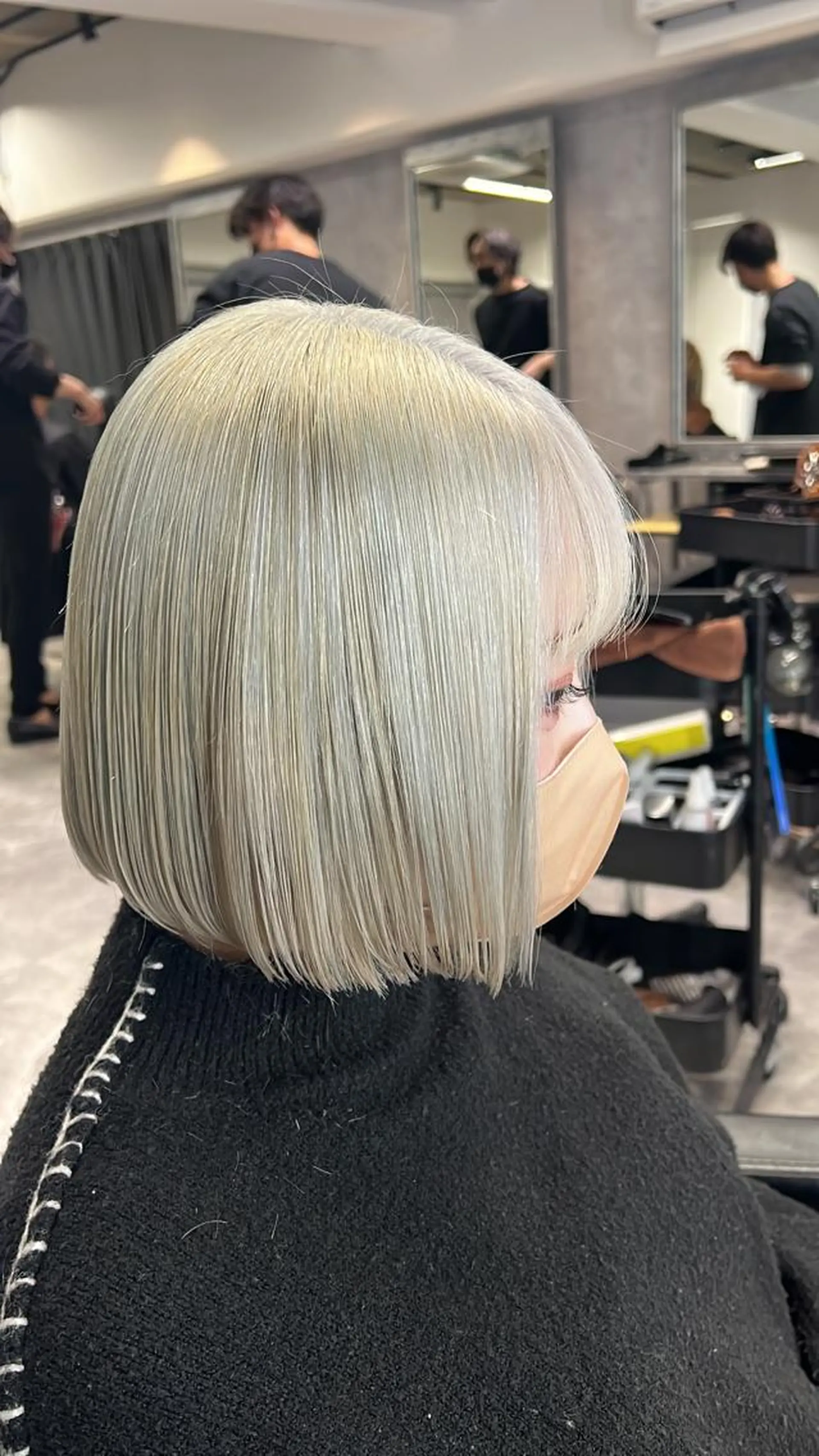 ショート カラー mimiiy梅田 中崎町ハイトーンのヘアスタイル