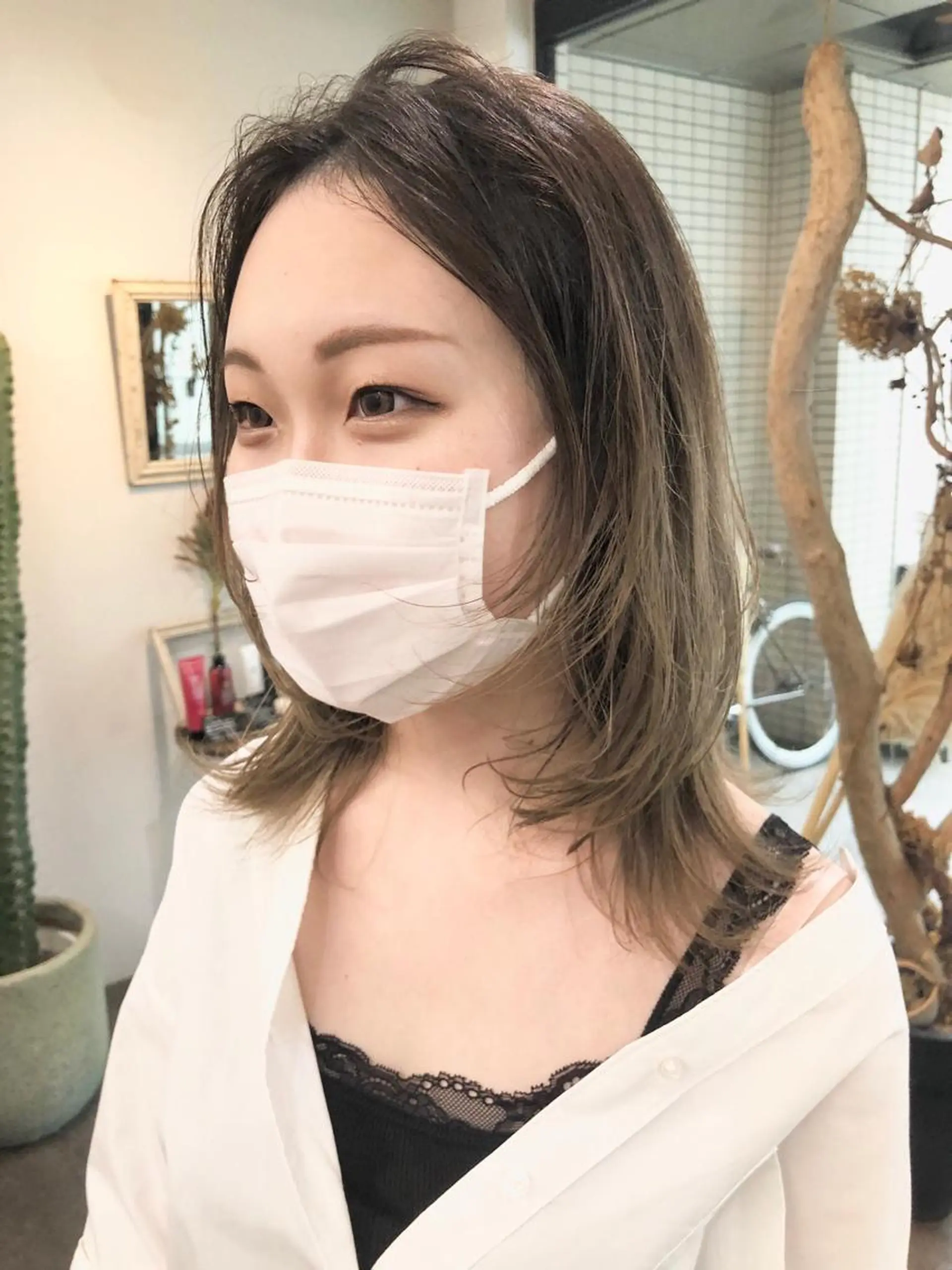 ミディアム カラー ミディアムレイヤー ベージュカラー ブリーチ レイヤーカット ヘアカラー 千葉 郁也のヘアスタイル