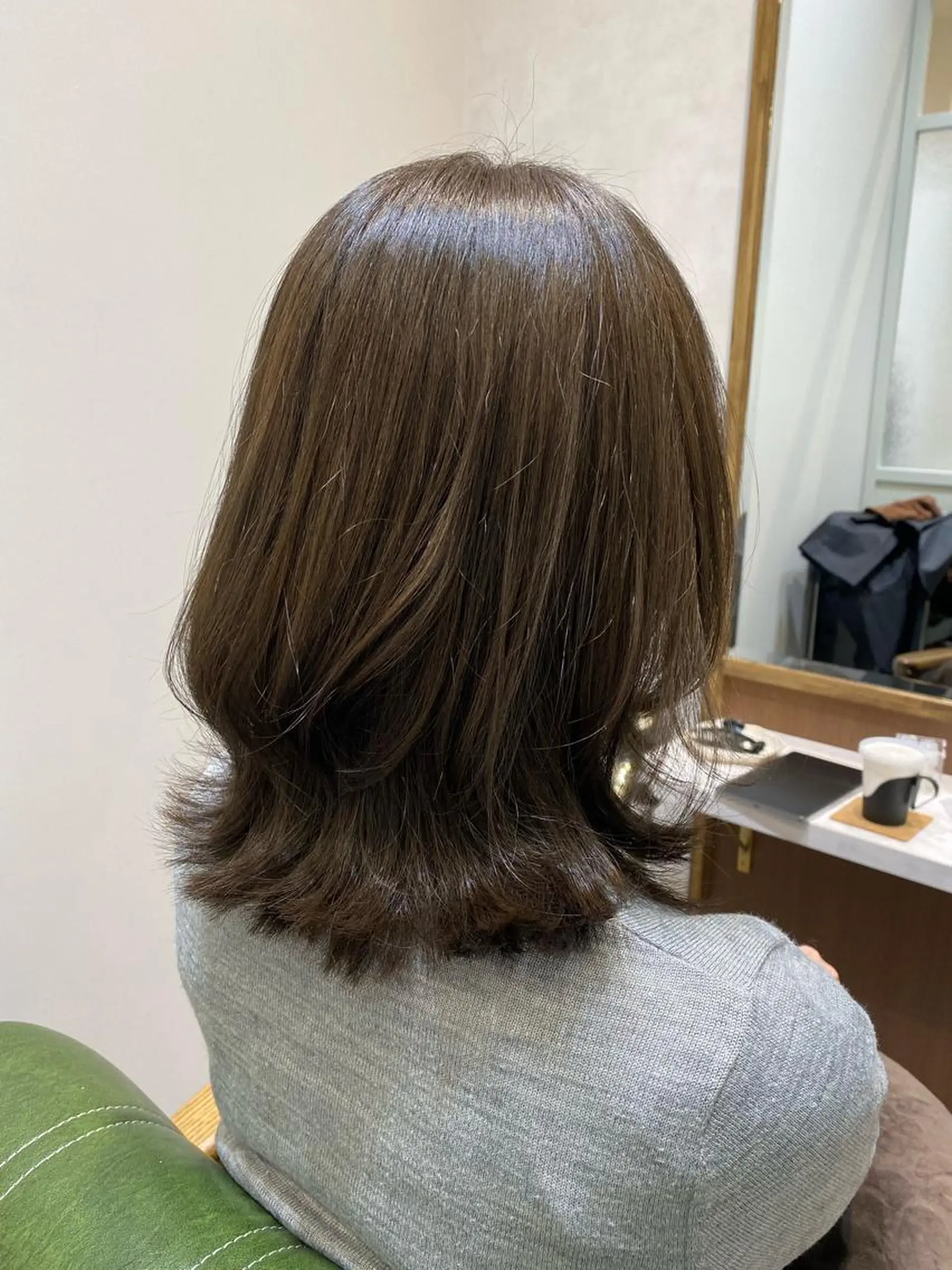 ミディアム くびれヘア カット ヘアカラー トリートメント 坂井 千穂のヘアスタイル