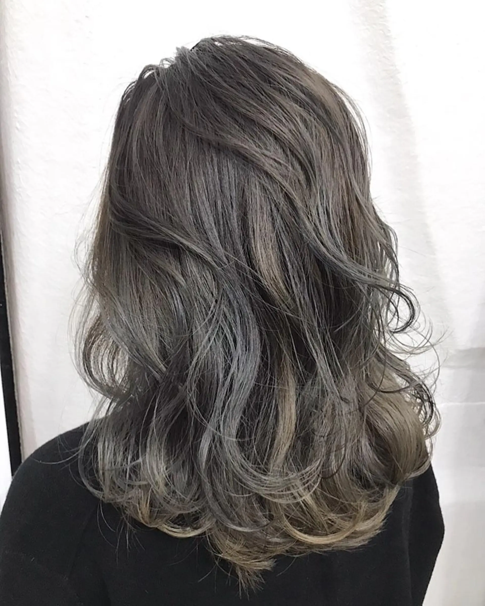 ミディアム パーマ マツエク・マツパ ハイライト FOLK所属・白髪ぼかしハイライト バレイヤージュヤマトのヘアスタイル