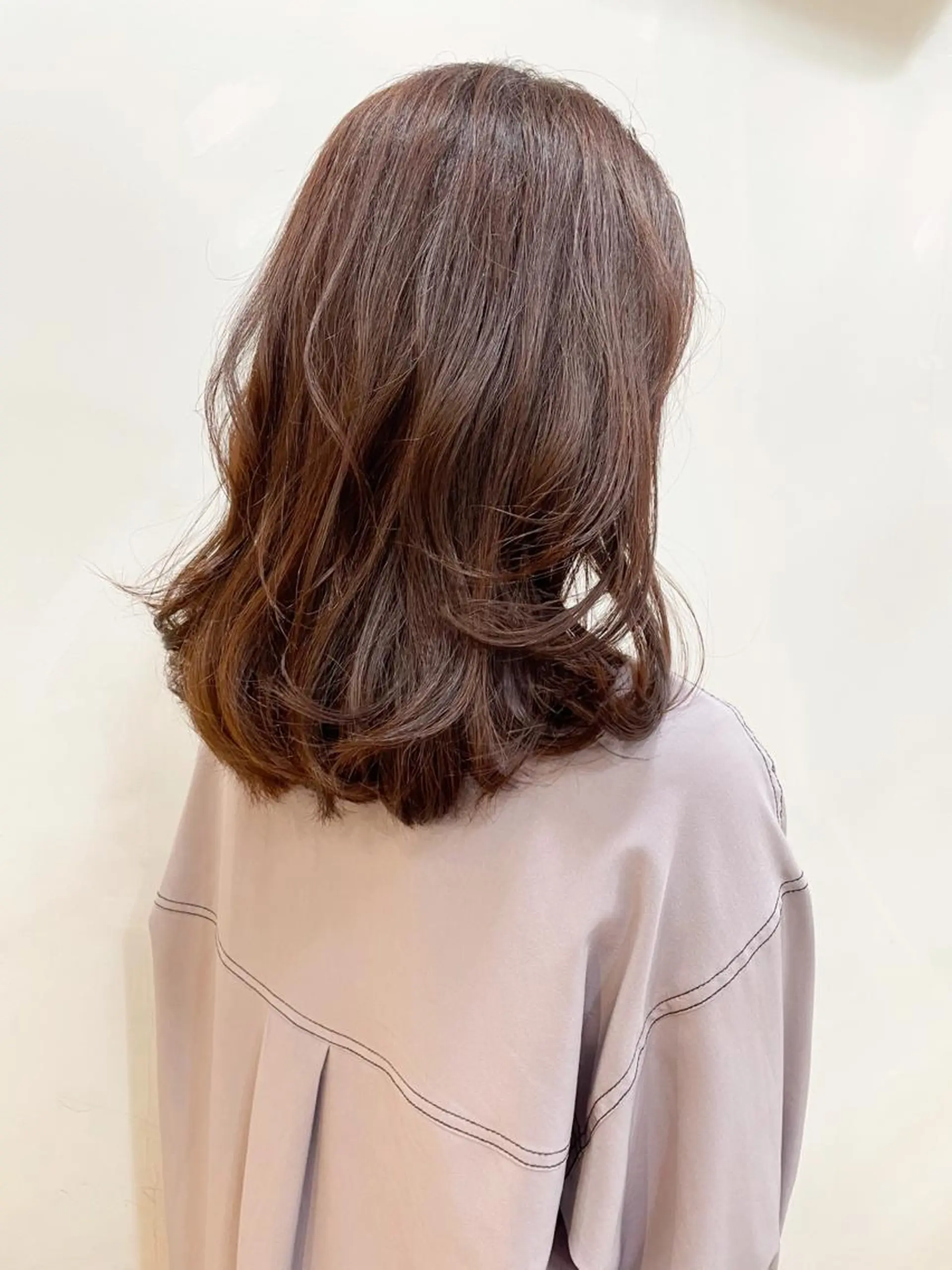 セミロング カラー あずまぐち めぐみのヘアスタイル