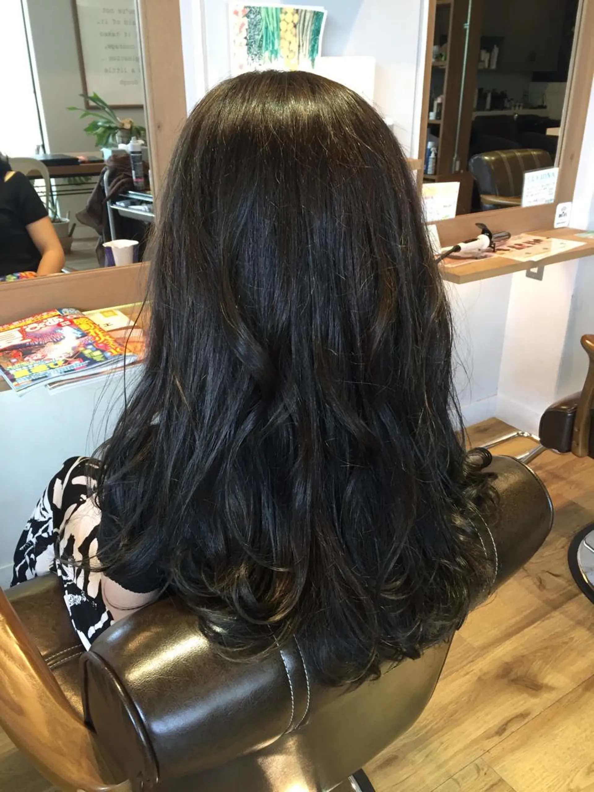 ロング カラー アッシュ ツキダテ ユイのヘアスタイル