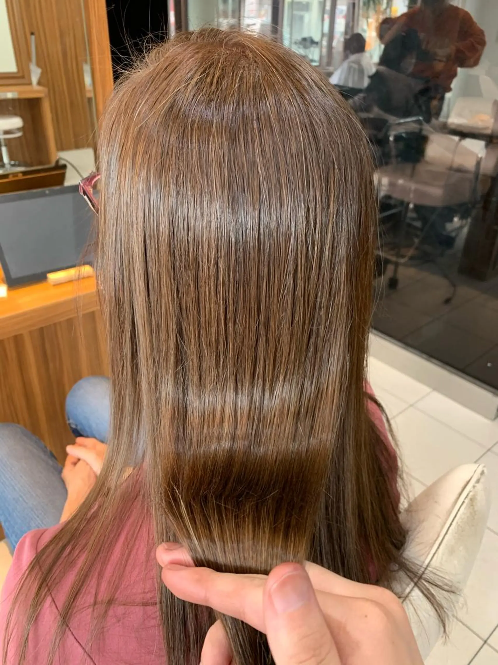 セミロング パーマ ストレートパーマ カット ヘアカラー トリートメント 白髪ぼかしハイライト 柳川拓哉のヘアスタイル