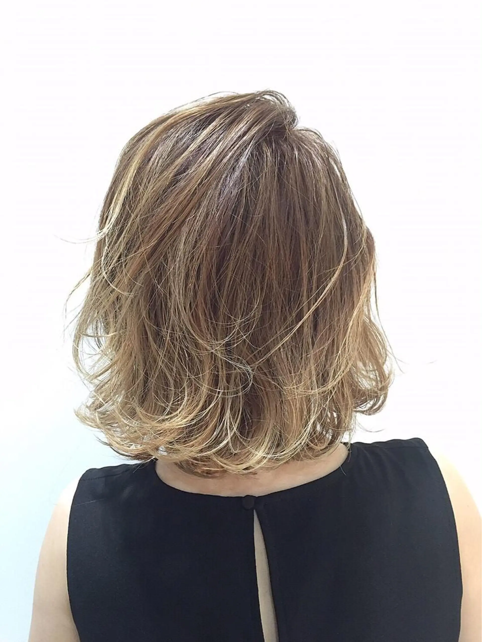 ミディアム カラー ベージュカラー 磧本 祐里恵のヘアスタイル