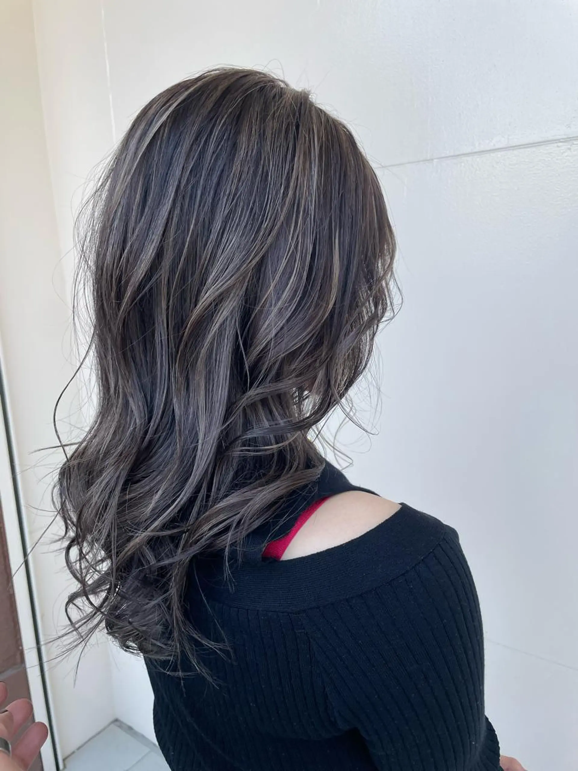 ロング カラー グレージュ ハイライトカラー ハイライト ALOHANA 津店所属・TSUBASA▫️ ブリーチ#エクステのヘアスタイル