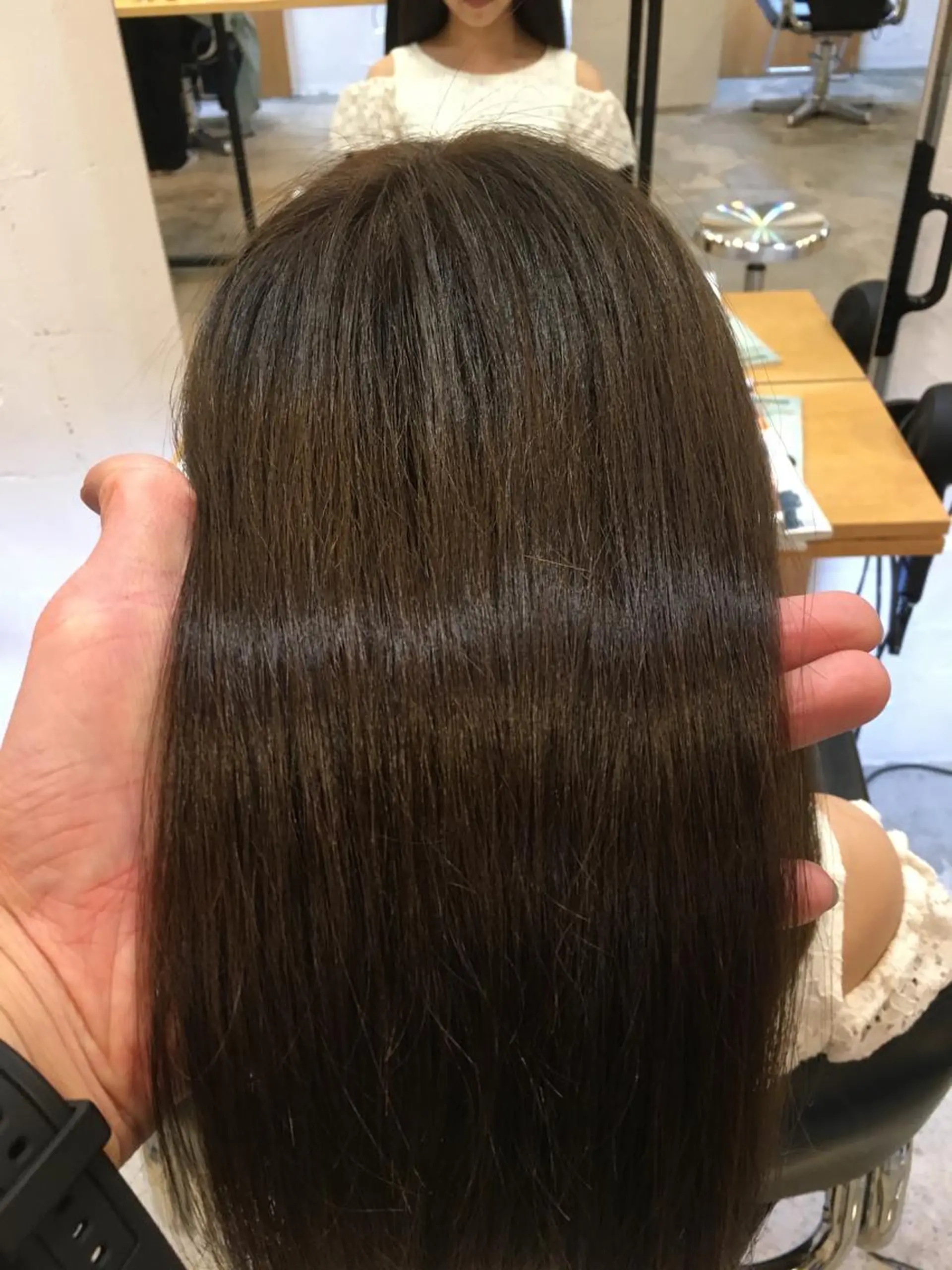 セミロング カラー アッシュ ミント 髪質改善 トリートメント メンズ眉毛ITSUK Iメンズ専門　新宿の眉毛・アイブロウイメージ